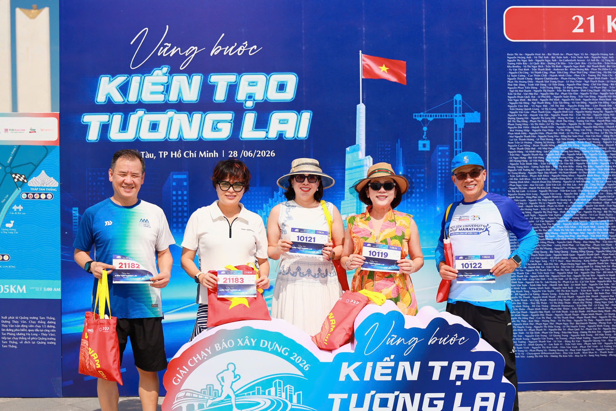 Runner khắp nơi đổ về Vũng T&agrave;u, h&aacute;o hức chờ giờ xuất ph&aacute;t giải chạy B&aacute;o X&acirc;y dựng - Ảnh 4.