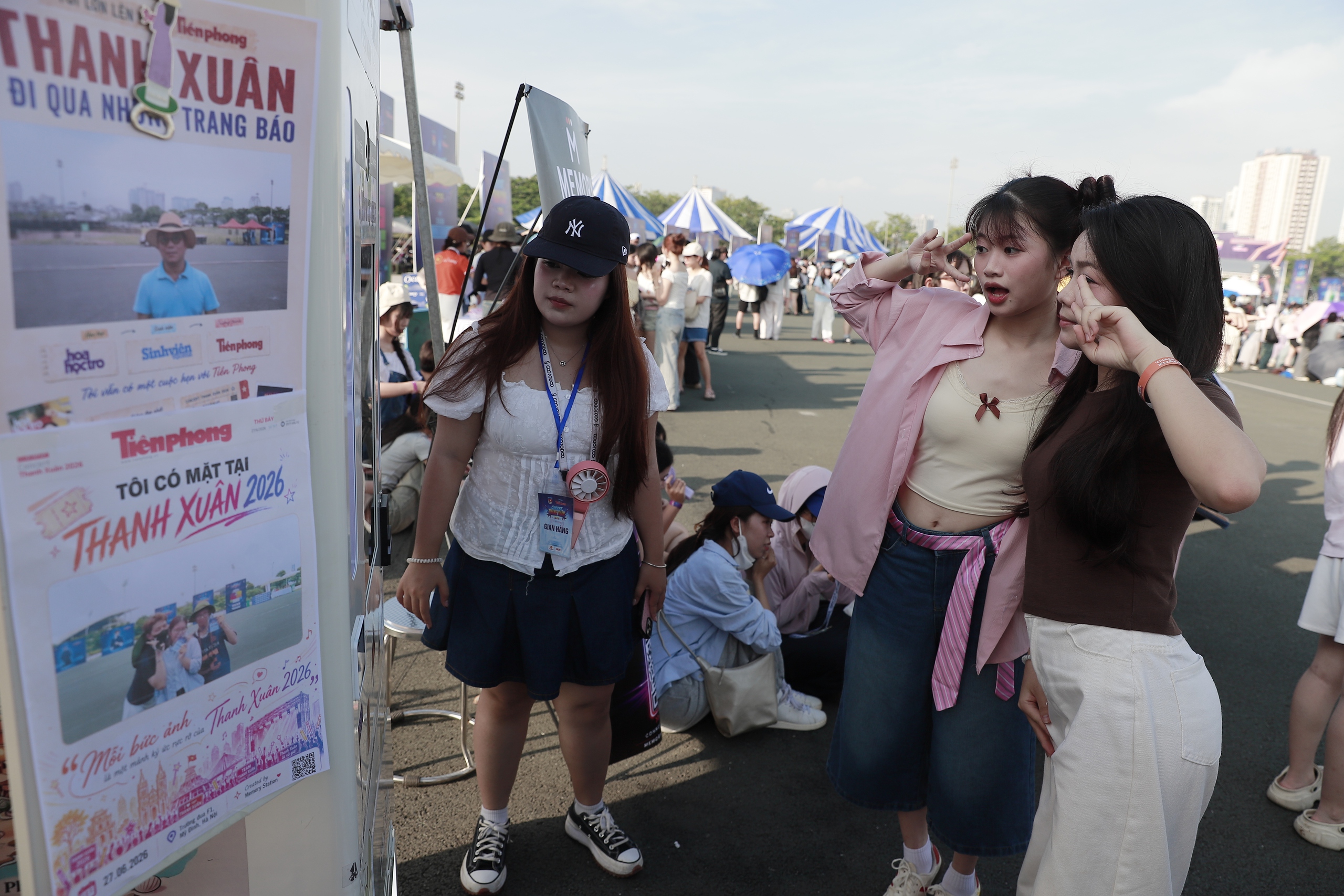 Kh&aacute;n giả trẻ "đội nắng" check-in tại concert Thanh Xu&acirc;n - Ảnh 8.