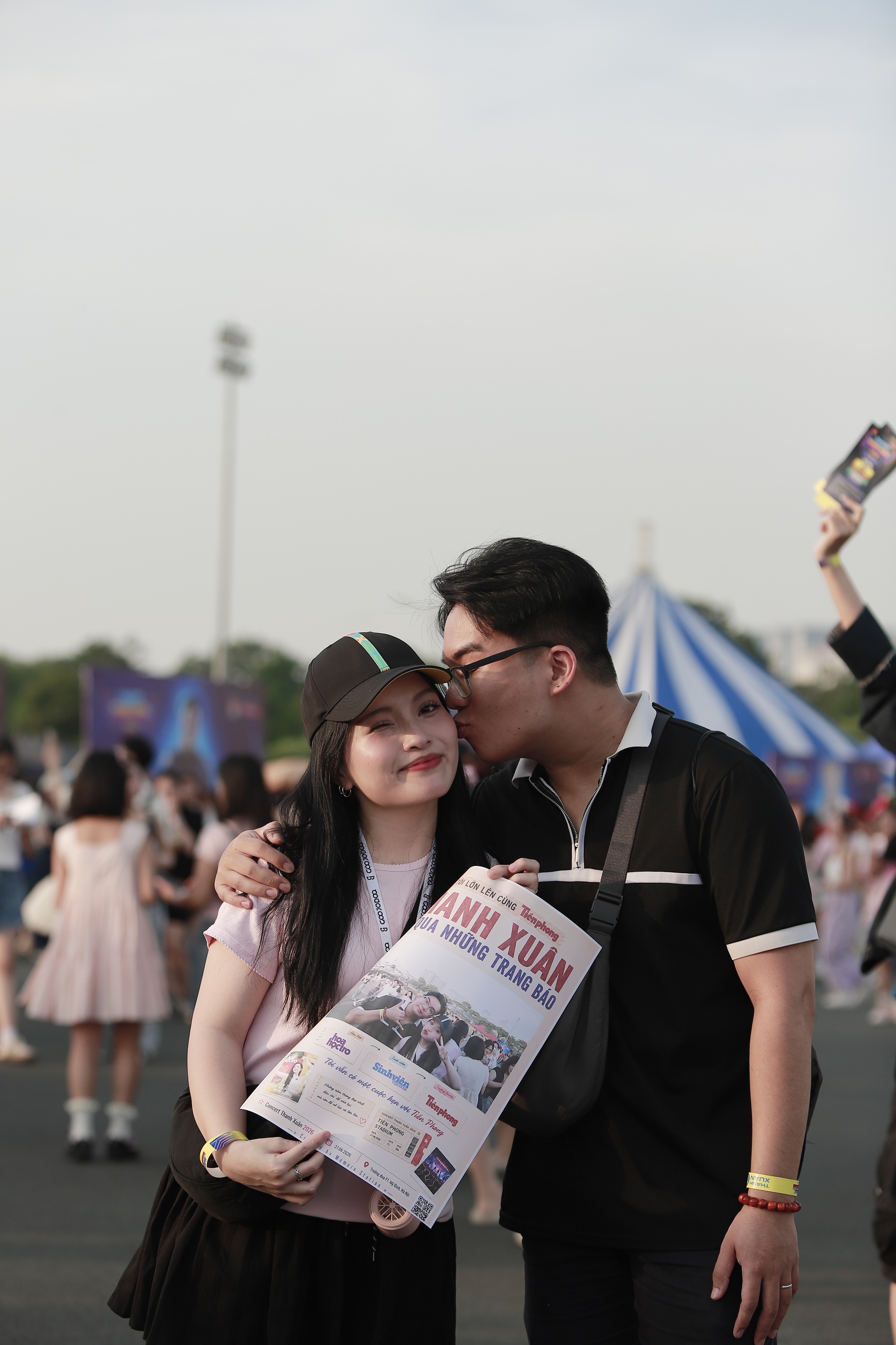 Kh&aacute;n giả trẻ "đội nắng" check-in tại concert Thanh Xu&acirc;n - Ảnh 10.