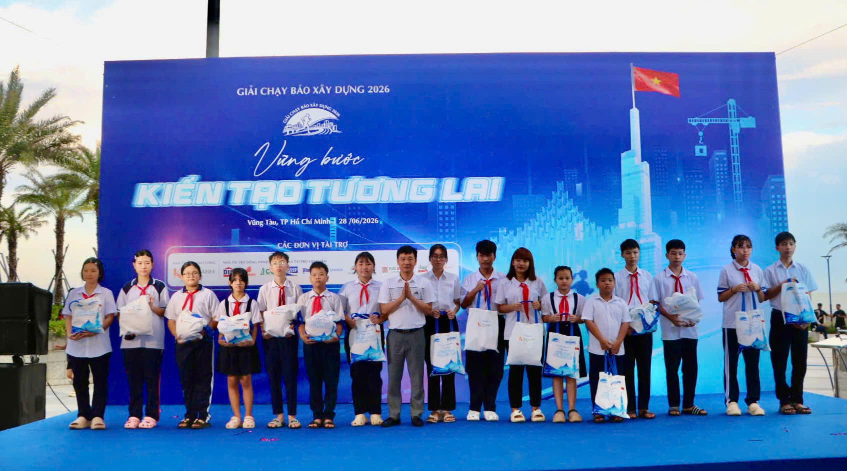 Khai mạc Giải chạy Báo Xây dựng 2026: Vững bước kiến tạo tương lai - Ảnh 4.