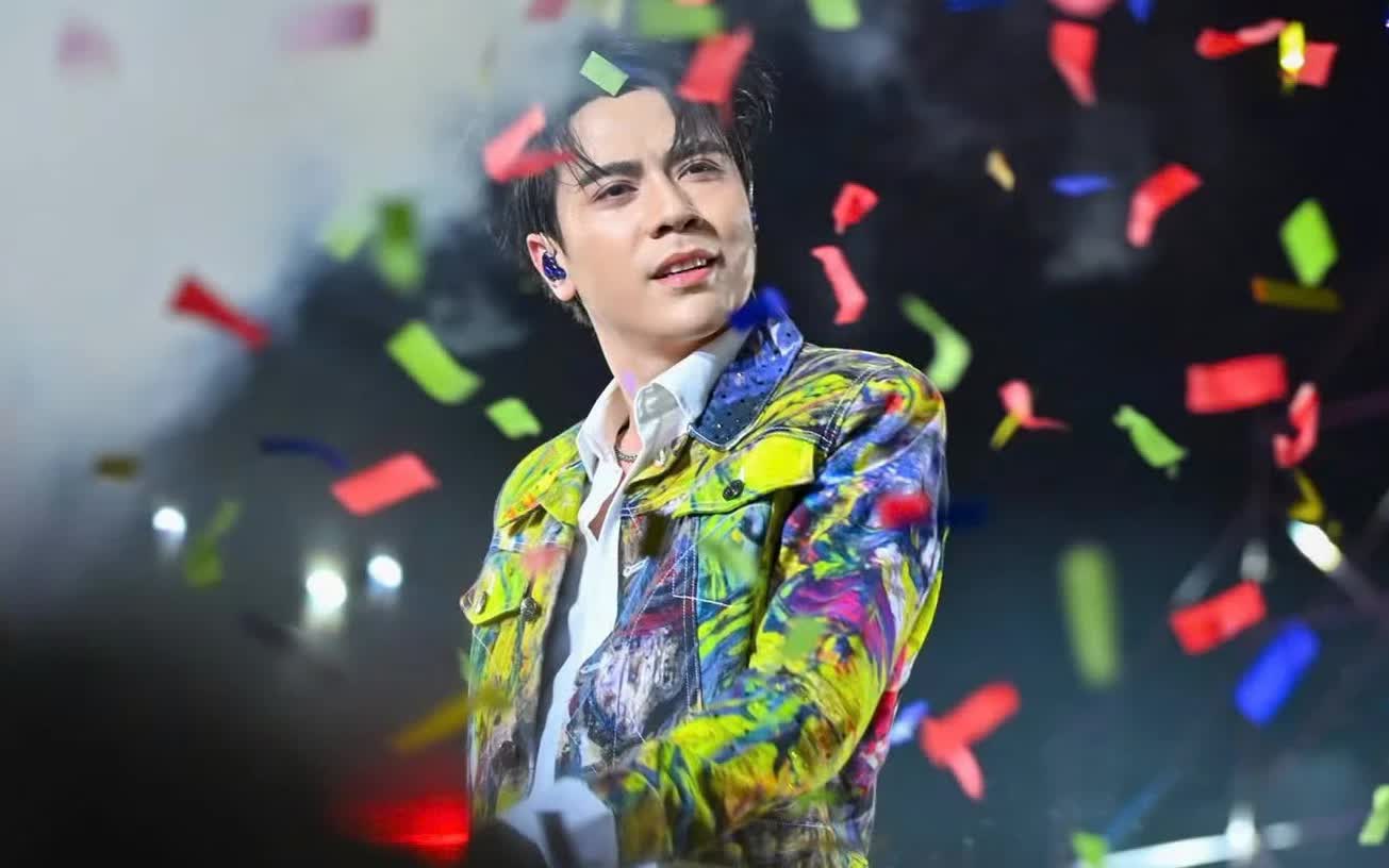 H&agrave;ng vạn người đội mưa xem Concert &ldquo;Quảng Ninh rạng rỡ tương lai&rdquo; - Ảnh 9.