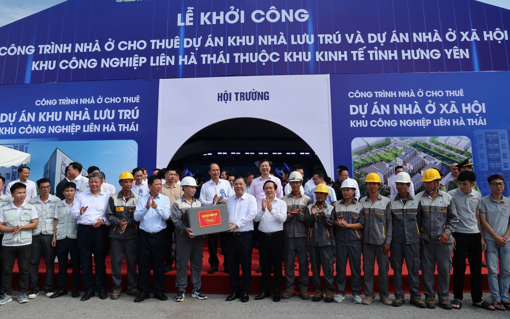 Ph&oacute; Thủ tướng Thường trực Phạm Gia T&uacute;c dự khởi c&ocirc;ng 2 dự &aacute;n nh&agrave; ở x&atilde; hội quy m&ocirc; 7.840 căn hộ tại tỉnh Hưng Y&ecirc;n - Ảnh 2.