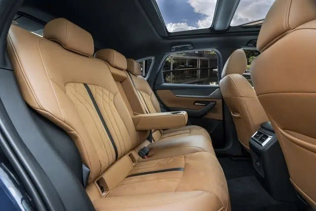 Chênh 600 triệu, Mazda CX-60 có cửa đấu Mercedes GLC? - Ảnh 4.