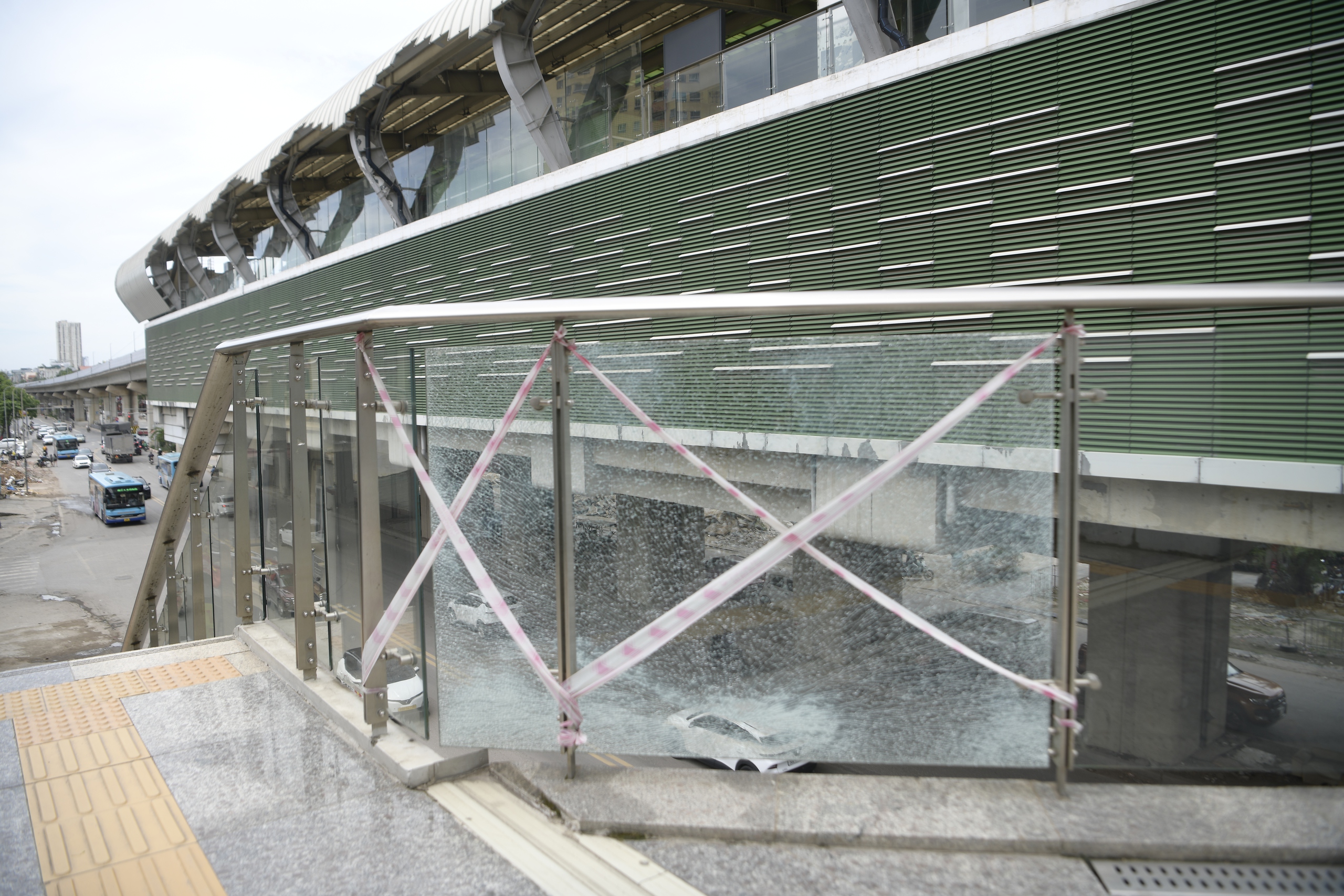 H&agrave; Nội y&ecirc;u cầu r&agrave; so&aacute;t to&agrave;n diện, xử l&yacute; ngay c&aacute;c hạng mục xuống cấp tr&ecirc;n c&aacute;c tuyến metro - Ảnh 4.