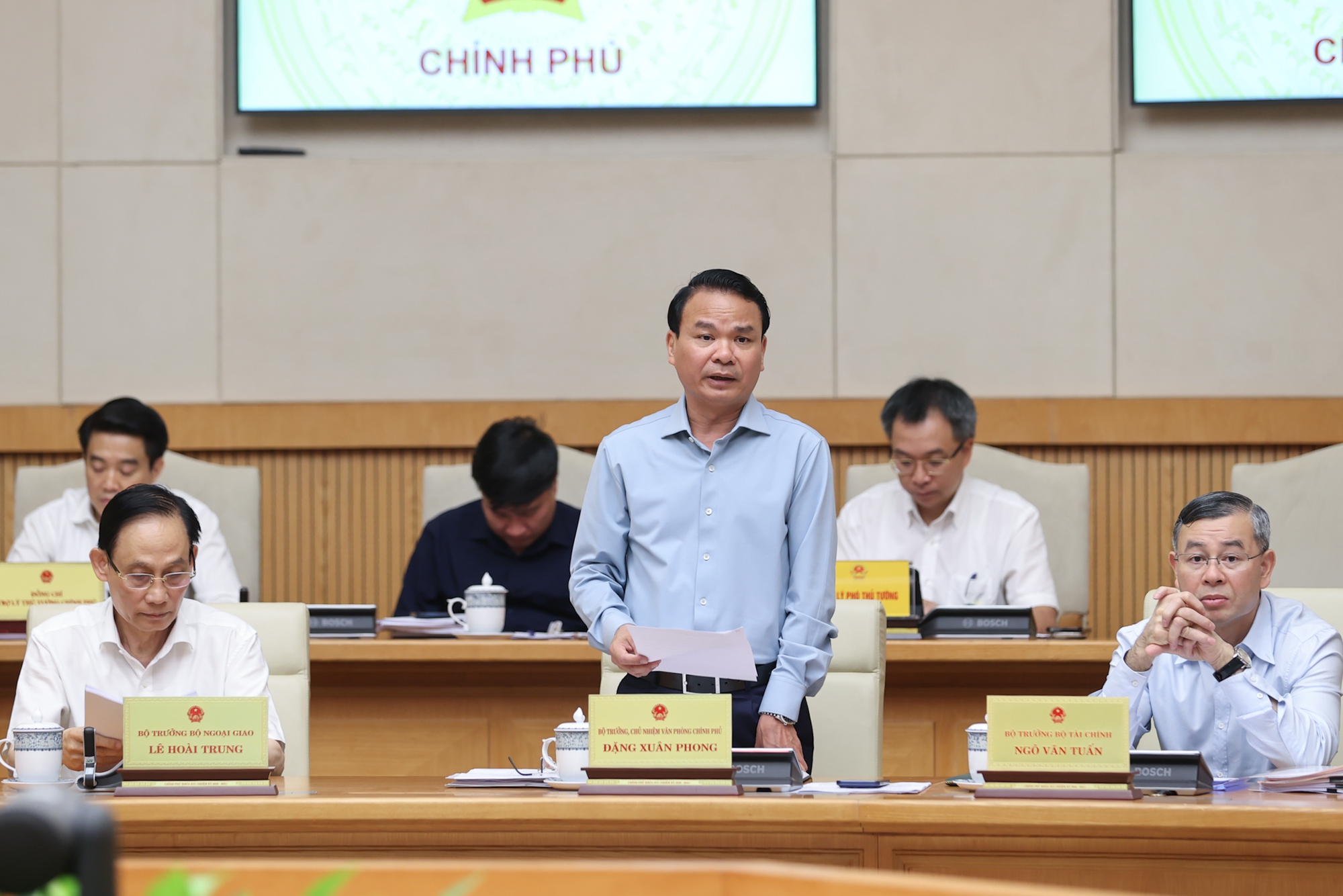 Thủ tướng: Tiếp cận trực diện c&aacute;c vấn đề, x&acirc;y dựng c&aacute;c kịch bản điều h&agrave;nh chi tiết hơn nữa- Ảnh 8.