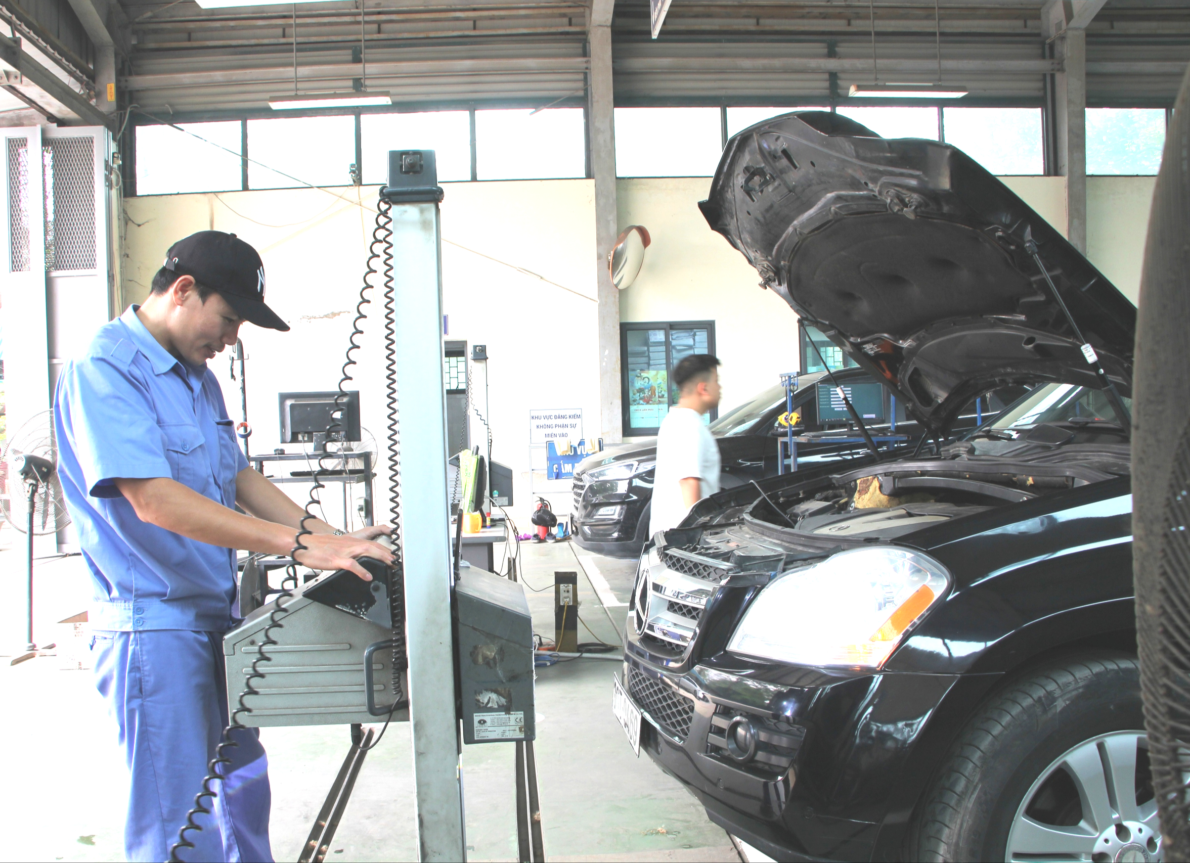 Ph&acirc;n cấp giải quyết thủ tục cấp mới, cấp lại chứng chỉ đăng kiểm vi&ecirc;n về địa phương từ 1/7 - Ảnh 1.