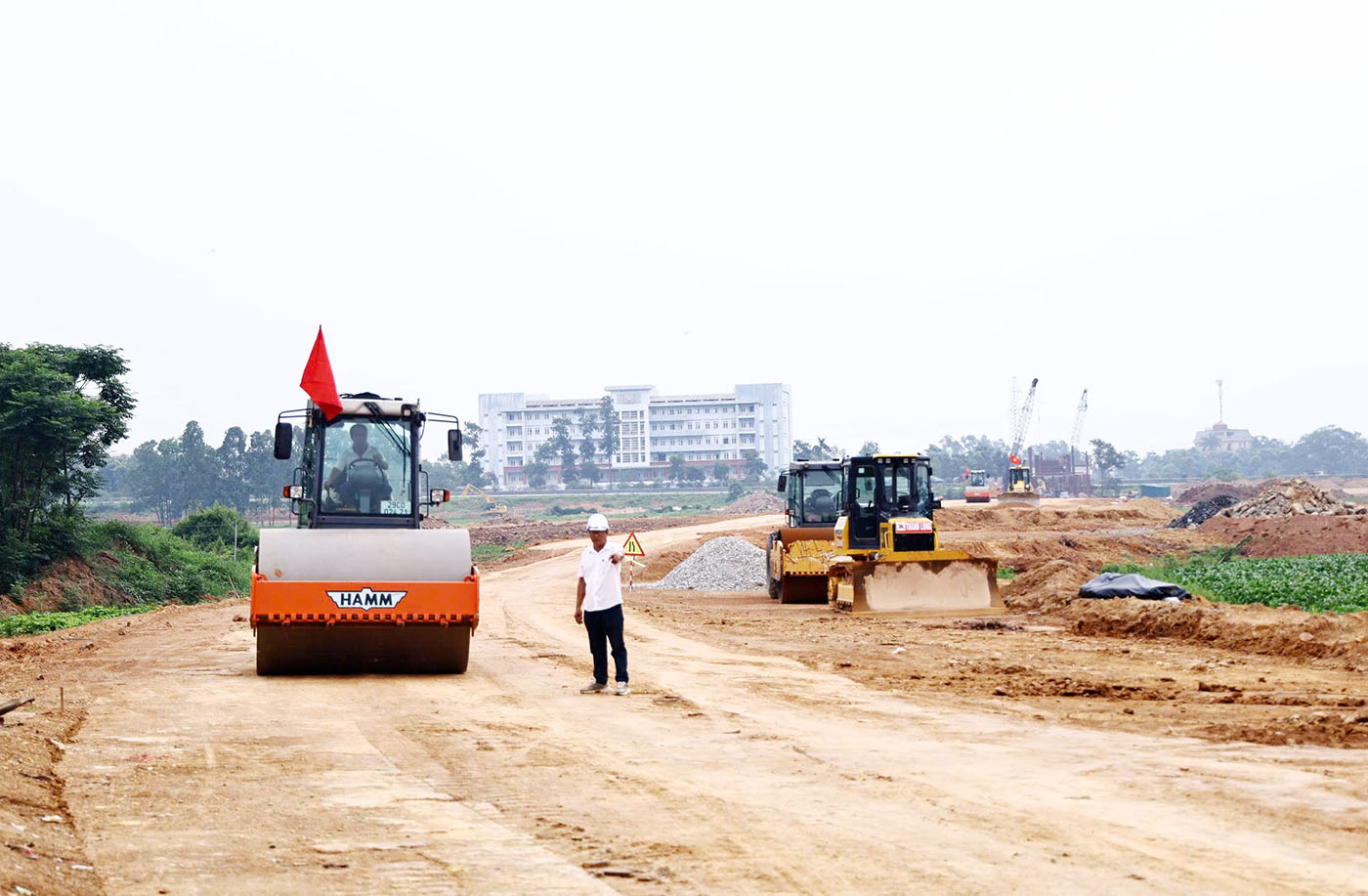 Ph&uacute; Thọ tập trung gỡ vướng, tăng tốc thi c&ocirc;ng c&aacute;c dự &aacute;n giao th&ocirc;ng trọng điểm - Ảnh 3.