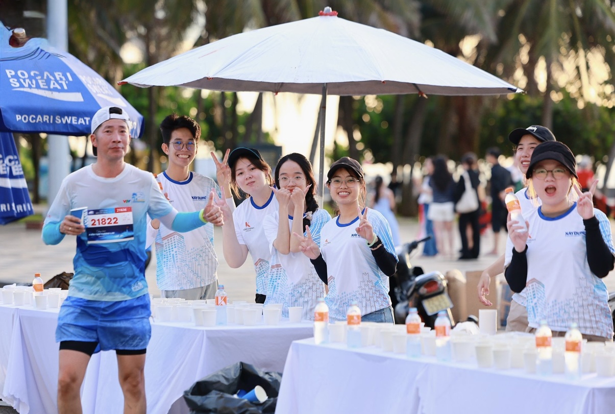 Những &ldquo;c&aacute;nh tay nối d&agrave;i&rdquo; tiếp sức cho runner, lan tỏa gi&aacute; trị Giải chạy B&aacute;o X&acirc;y dựng - Ảnh 5.