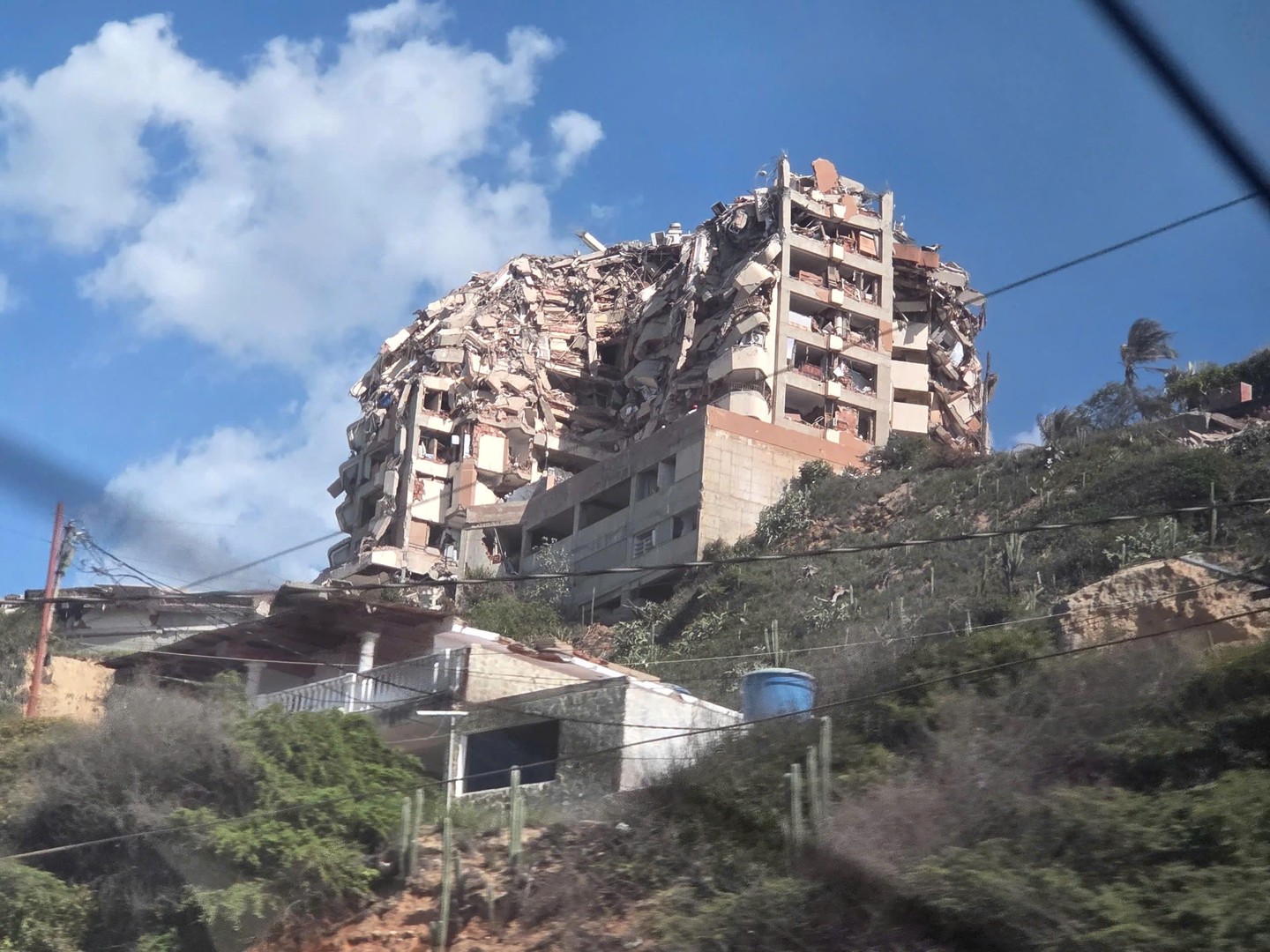 H&igrave;nh ảnh lực lượng cứu hộ Việt Nam tại v&ugrave;ng động đất Venezuela - Ảnh 3.