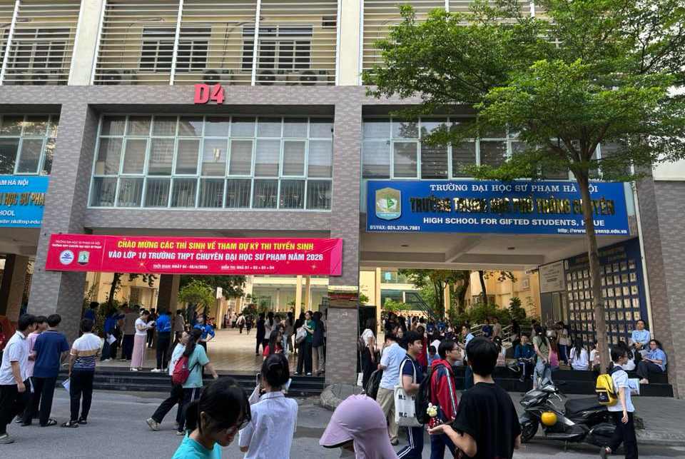 Kỳ thi v&agrave;o THPT chuy&ecirc;n Đại học Sư phạm H&agrave; Nội thu h&uacute;t gần 7.500 th&iacute; sinh- Ảnh 2.