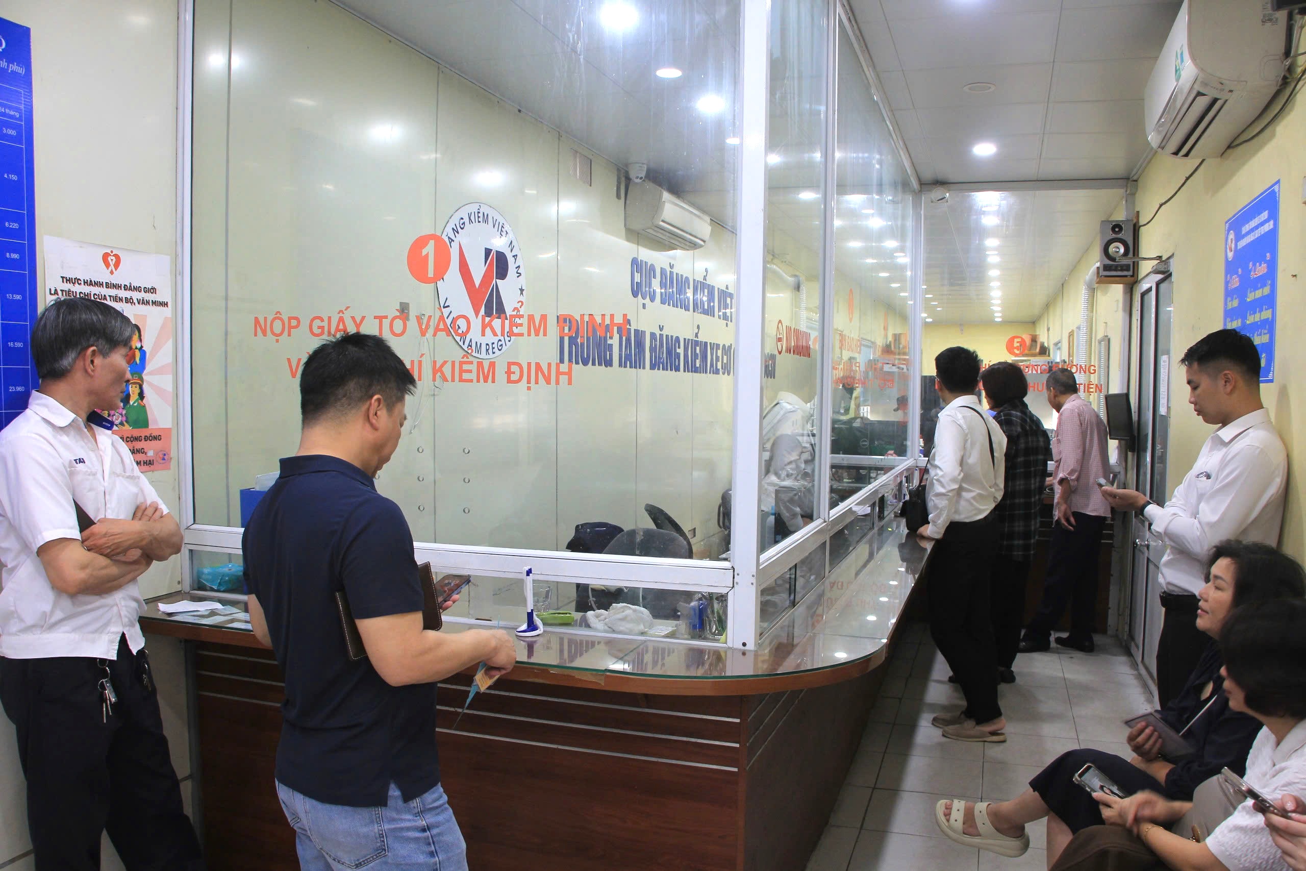 Xe c&oacute; chu kỳ đăng kiểm 2 năm c&oacute; thể đ&oacute;ng ph&iacute; đường bộ từng năm?- Ảnh 2.