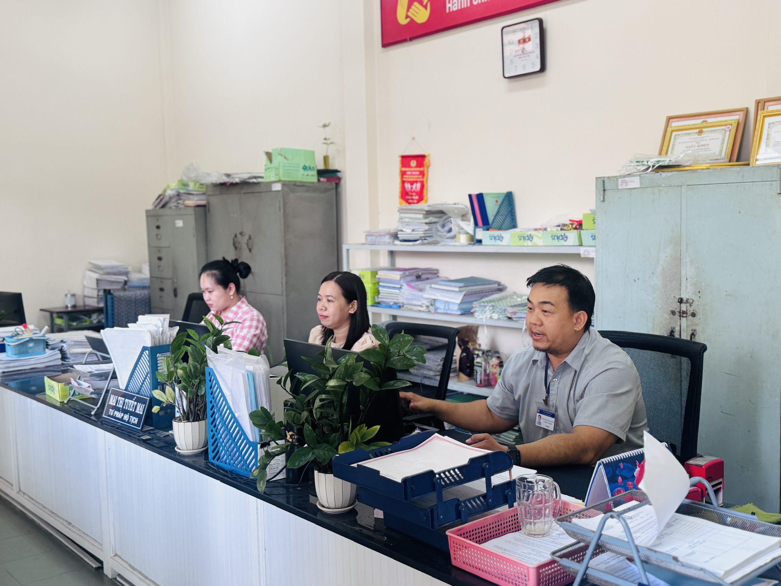 C&aacute;n bộ, c&ocirc;ng chức TP.HCM được bảo lưu phụ cấp, duy tr&igrave; thu nhập tăng th&ecirc;m- Ảnh 1.