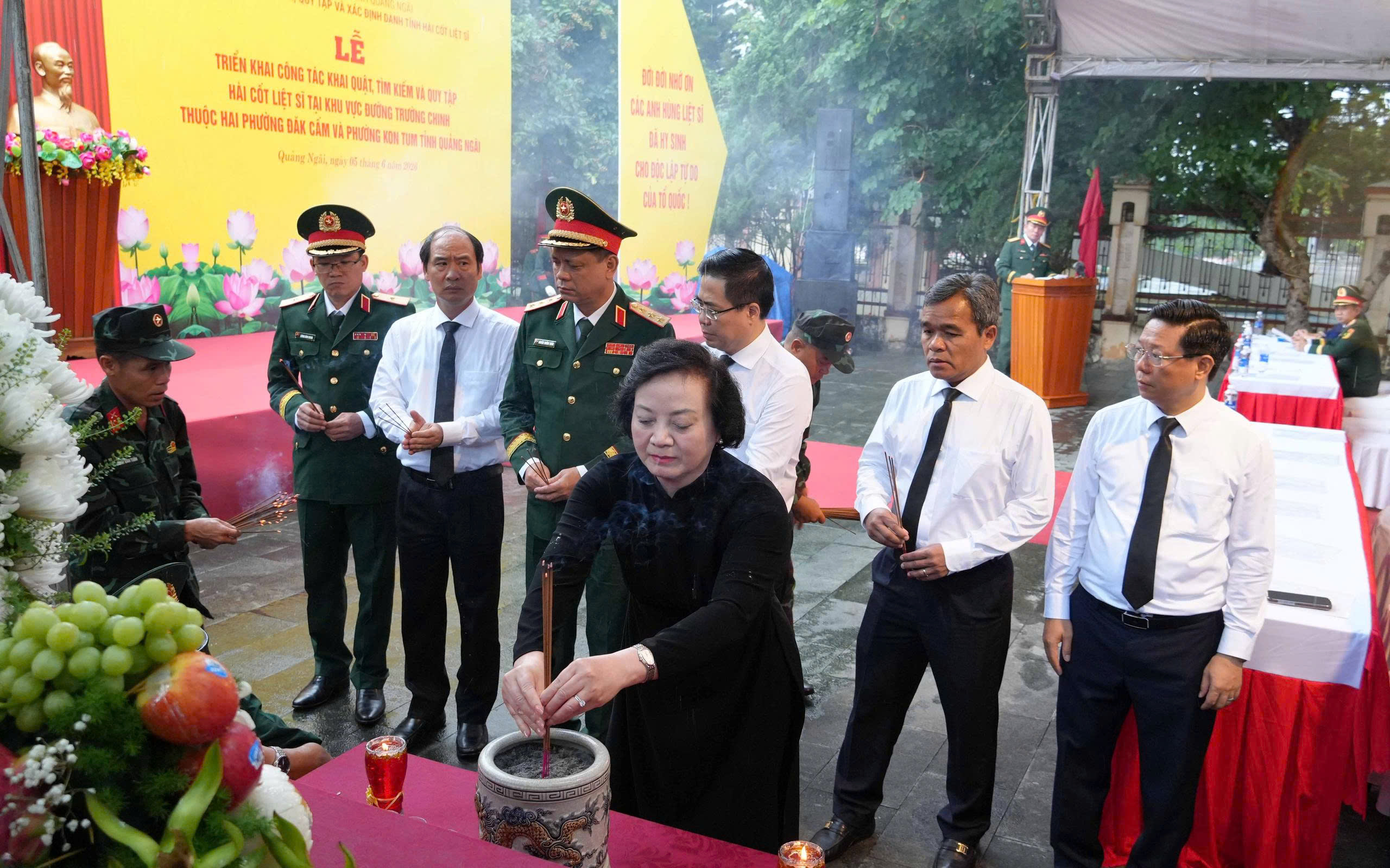 Quảng Ng&atilde;i: Tăng cường nh&acirc;n lực, ứng dụng c&ocirc;ng nghệ t&igrave;m kiếm, quy tập h&agrave;i cốt liệt sỹ - Ảnh 1.