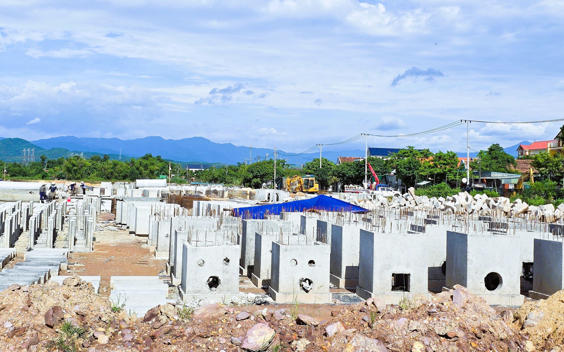 Quảng Trị: T&aacute;ch dự &aacute;n GPMB dự &aacute;n đường sắt tốc độ cao th&agrave;nh 113 dự &aacute;n th&agrave;nh phần độc lập - Ảnh 2.