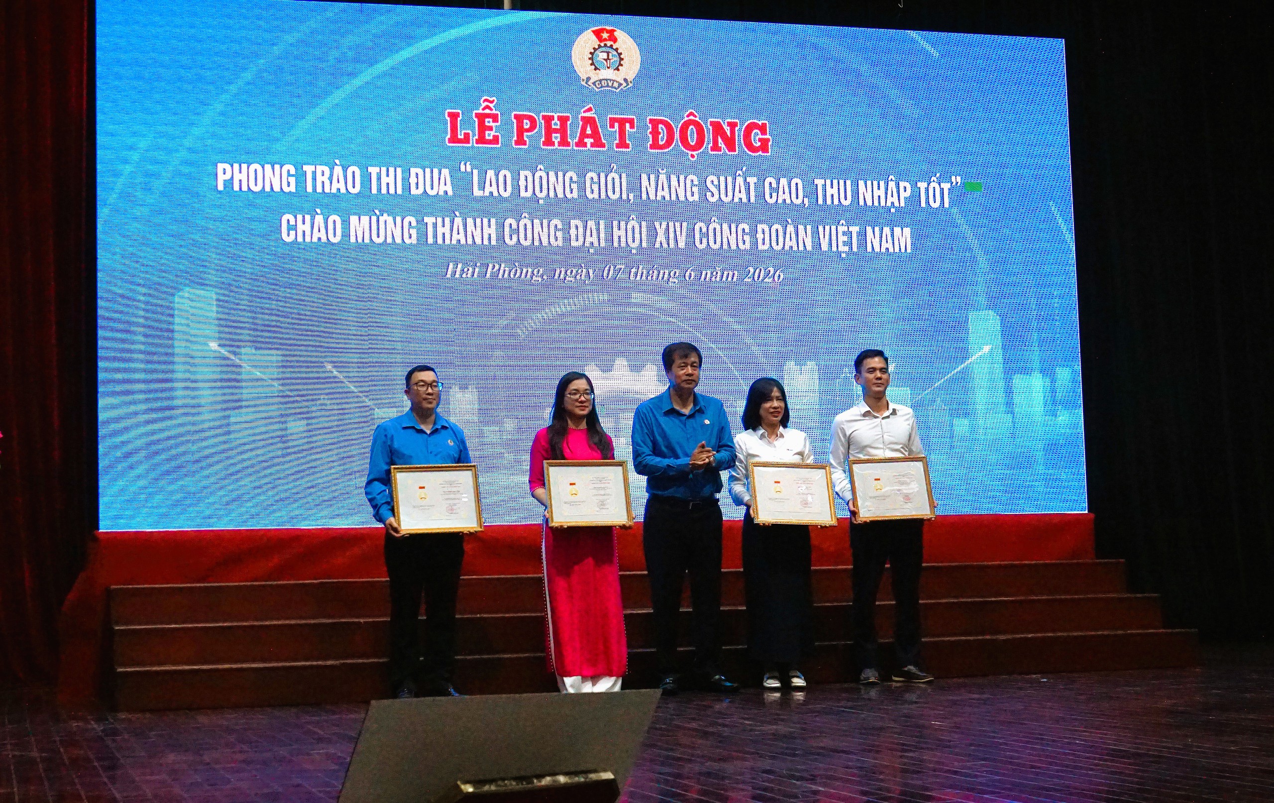 Khơi dậy sức s&aacute;ng tạo, n&acirc;ng cao năng suất lao động trong kỷ nguy&ecirc;n mới- Ảnh 3.