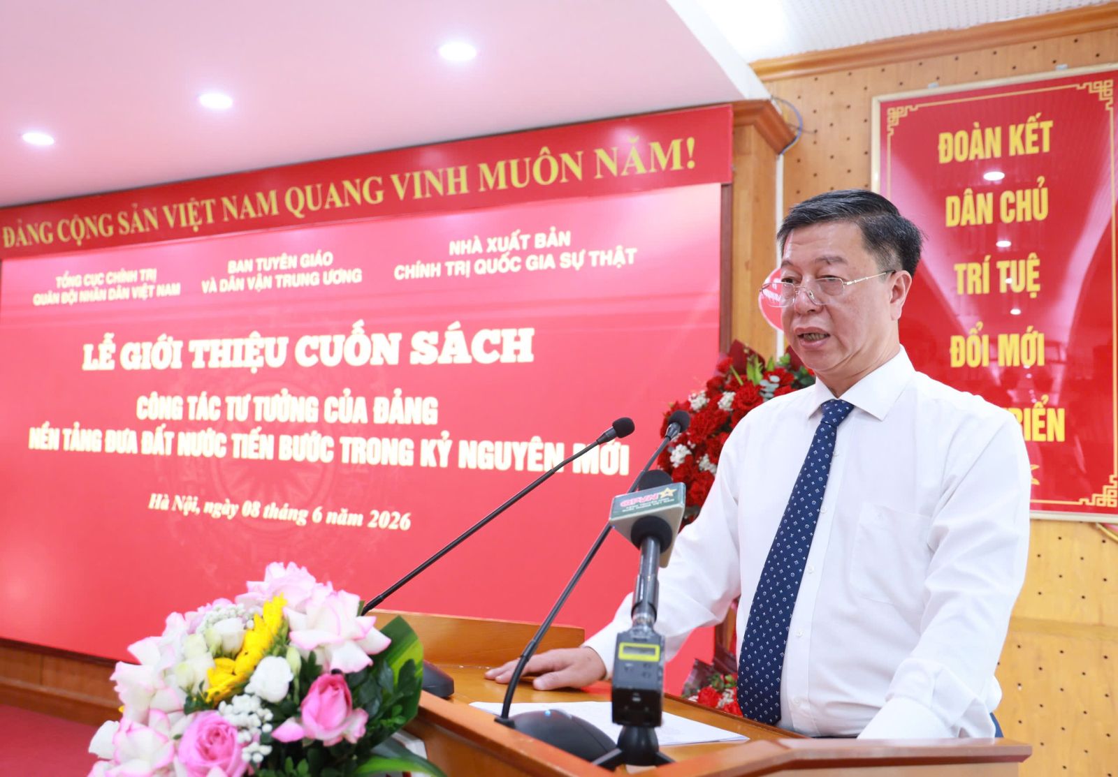 Ra mắt cuốn s&aacute;ch về c&ocirc;ng t&aacute;c tư tưởng của Đảng trong kỷ nguy&ecirc;n mới- Ảnh 2.