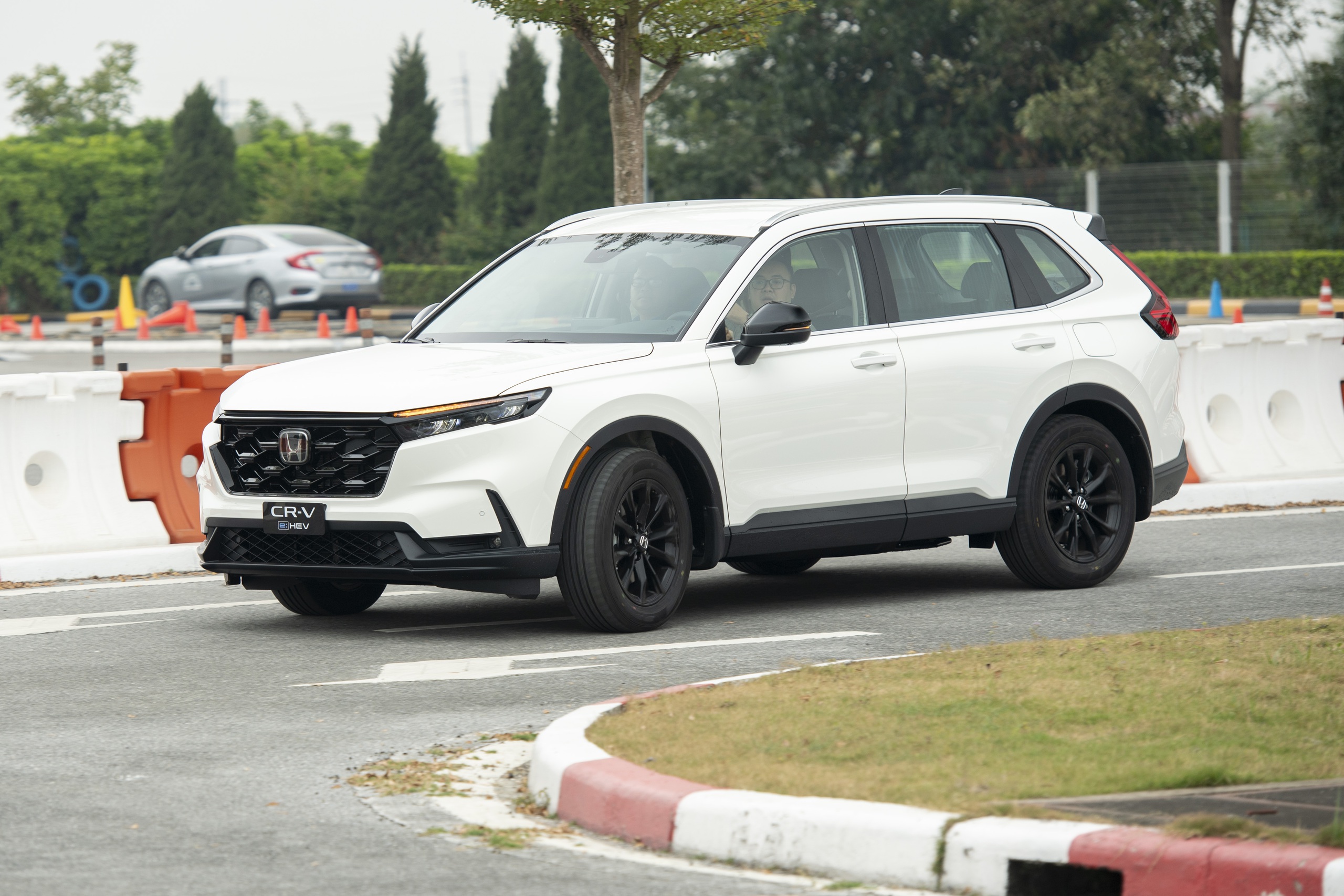 Kia Sportage và Honda CR-V e:HEV khác biệt thế nào?- Ảnh 5. Kia Sportage và Honda CR-V e:HEV khác biệt thế nào?- Ảnh 5.