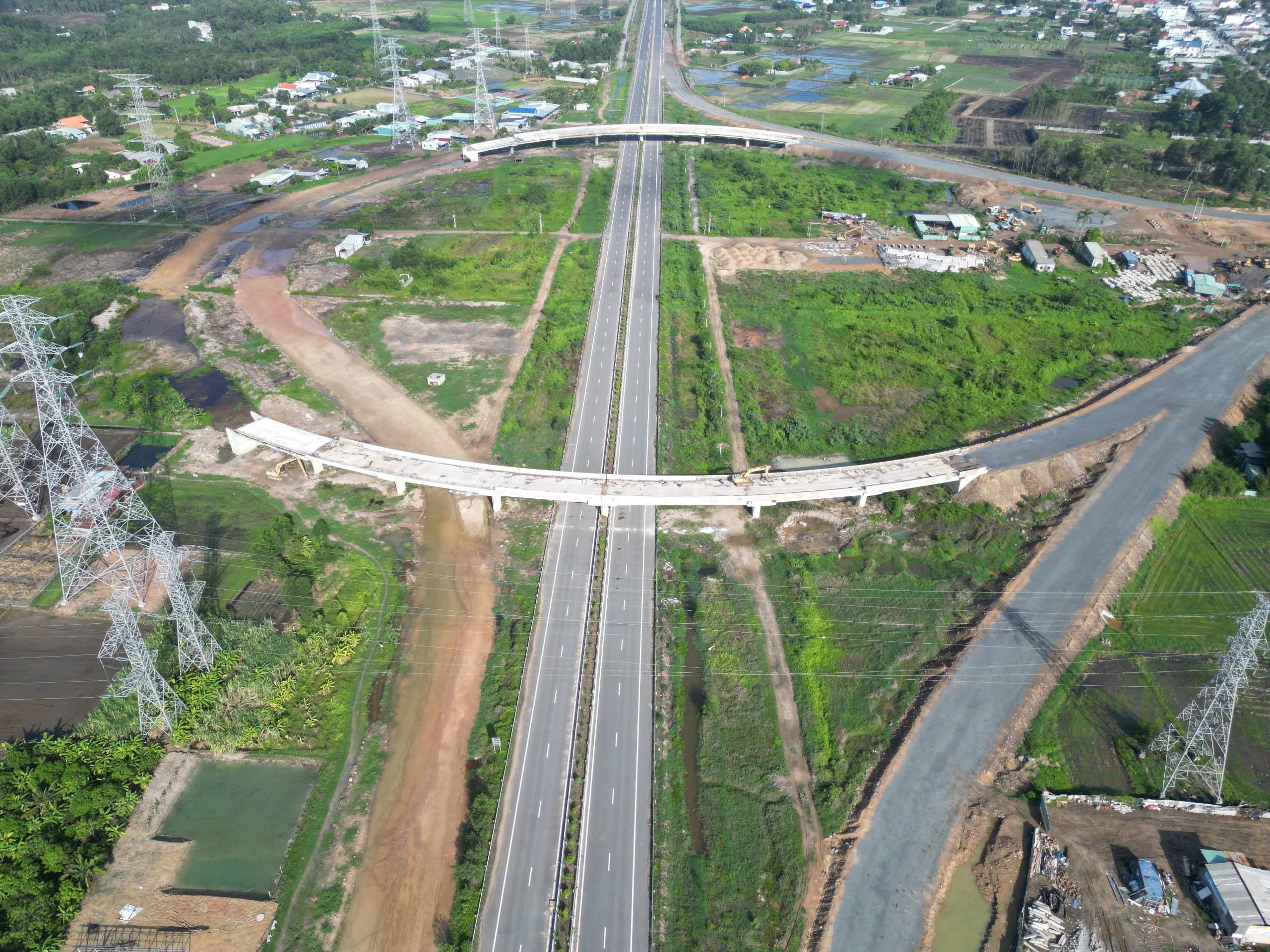 V&agrave;nh đai 3 qua Đồng Nai thi c&ocirc;ng nước r&uacute;t giữa m&ugrave;a mưa để kịp về đ&iacute;ch trong th&aacute;ng 8- Ảnh 12.