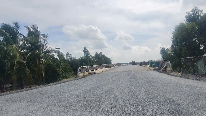Đồng Tháp: "Chạy nước rút" thi công hai cầu Phú Hiệp và Cà Dâm- Ảnh 2. Đồng Tháp: "Chạy nước rút" thi công hai cầu Phú Hiệp và Cà Dâm- Ảnh 2.
