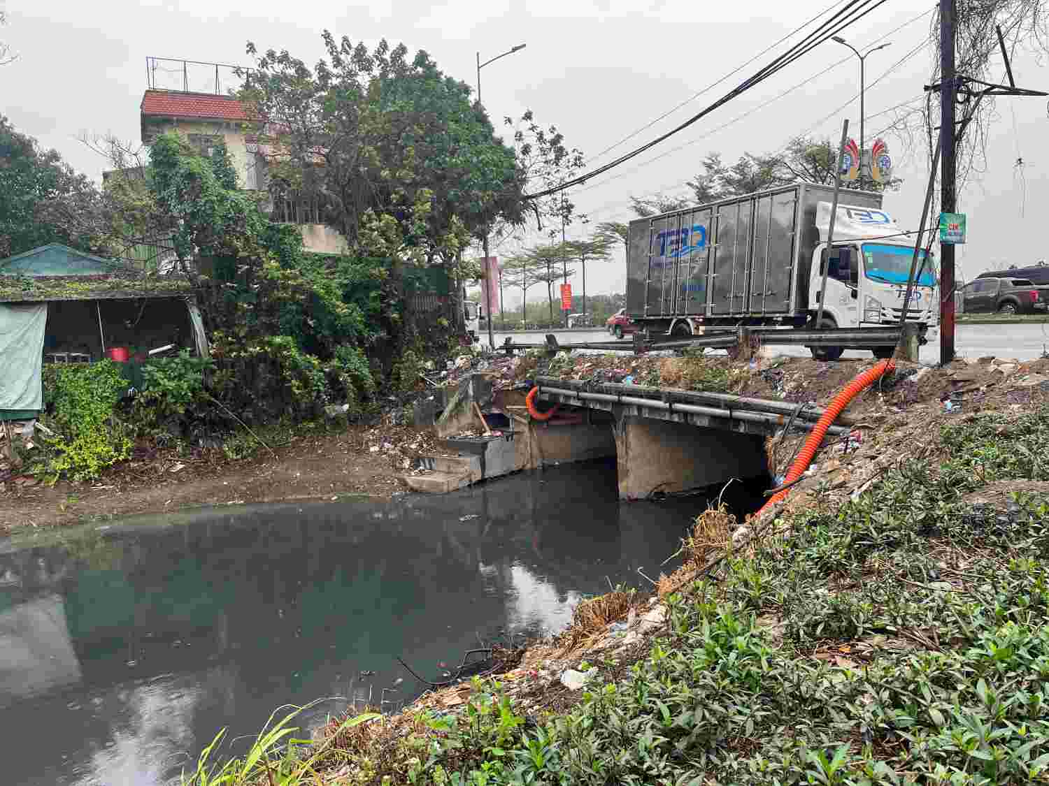 H&agrave; Nội quyết t&acirc;m "trị" &ocirc; nhiễm nước s&ocirc;ng - Ảnh 1.