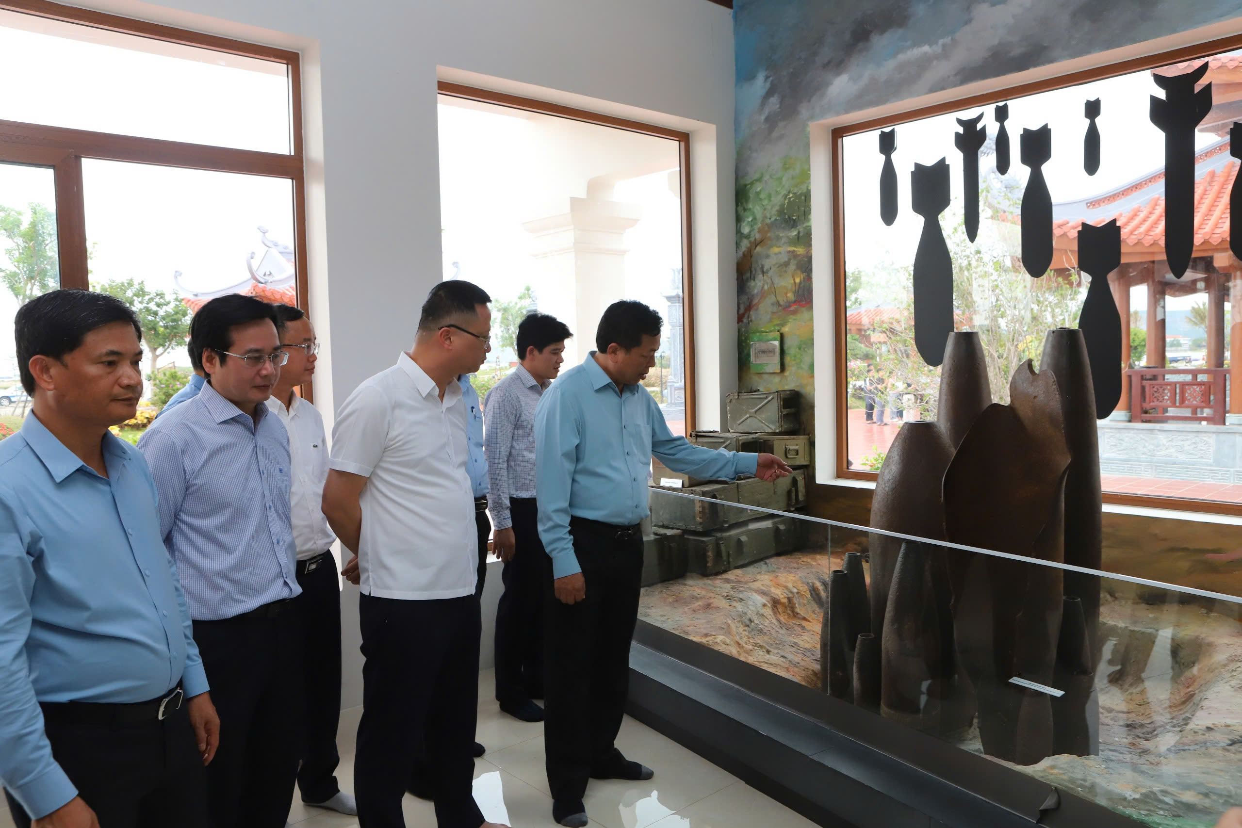 Bộ Xây dựng tri ân các anh hùng liệt sĩ trong ngày Thương binh - liệt sĩ 2026 - Ảnh 3.
