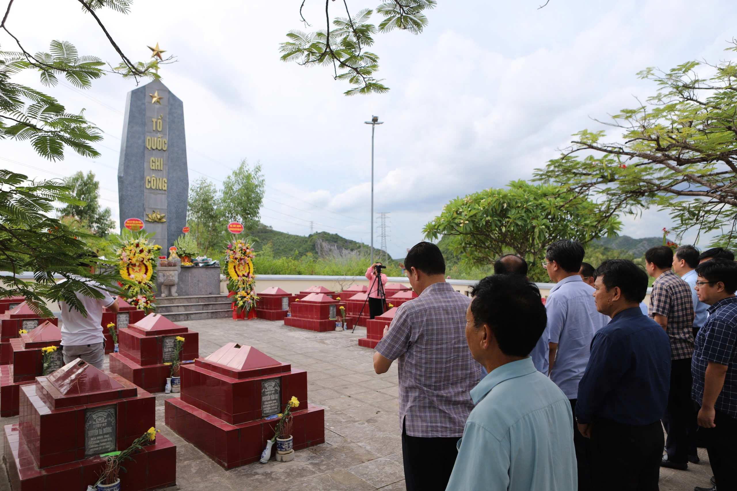 Bộ Xây dựng tri ân các anh hùng liệt sĩ trong ngày Thương binh - liệt sĩ 2026 - Ảnh 10.