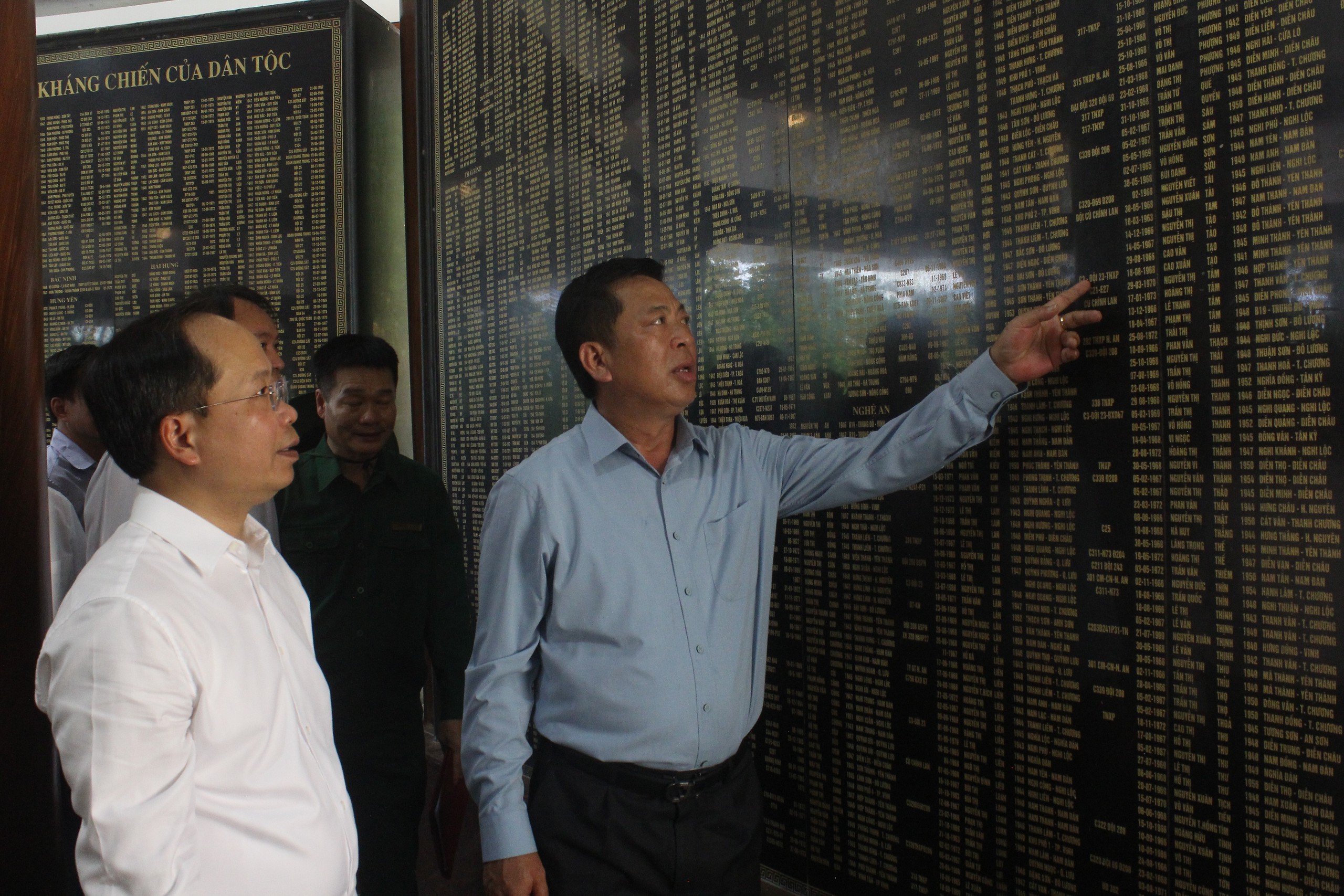 Bộ Xây dựng tri ân các anh hùng liệt sĩ trong ngày Thương binh - liệt sĩ 2026 - Ảnh 5.