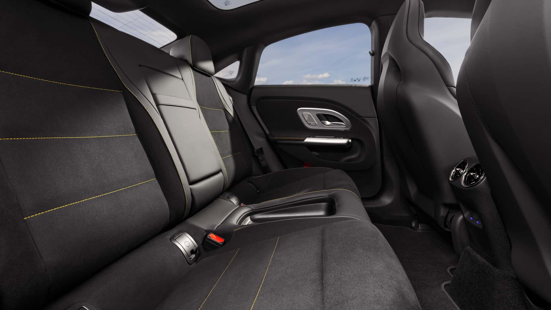 Mercedes-AMG CLA 45 tái xuất bằng động cơ điện - Ảnh 7.