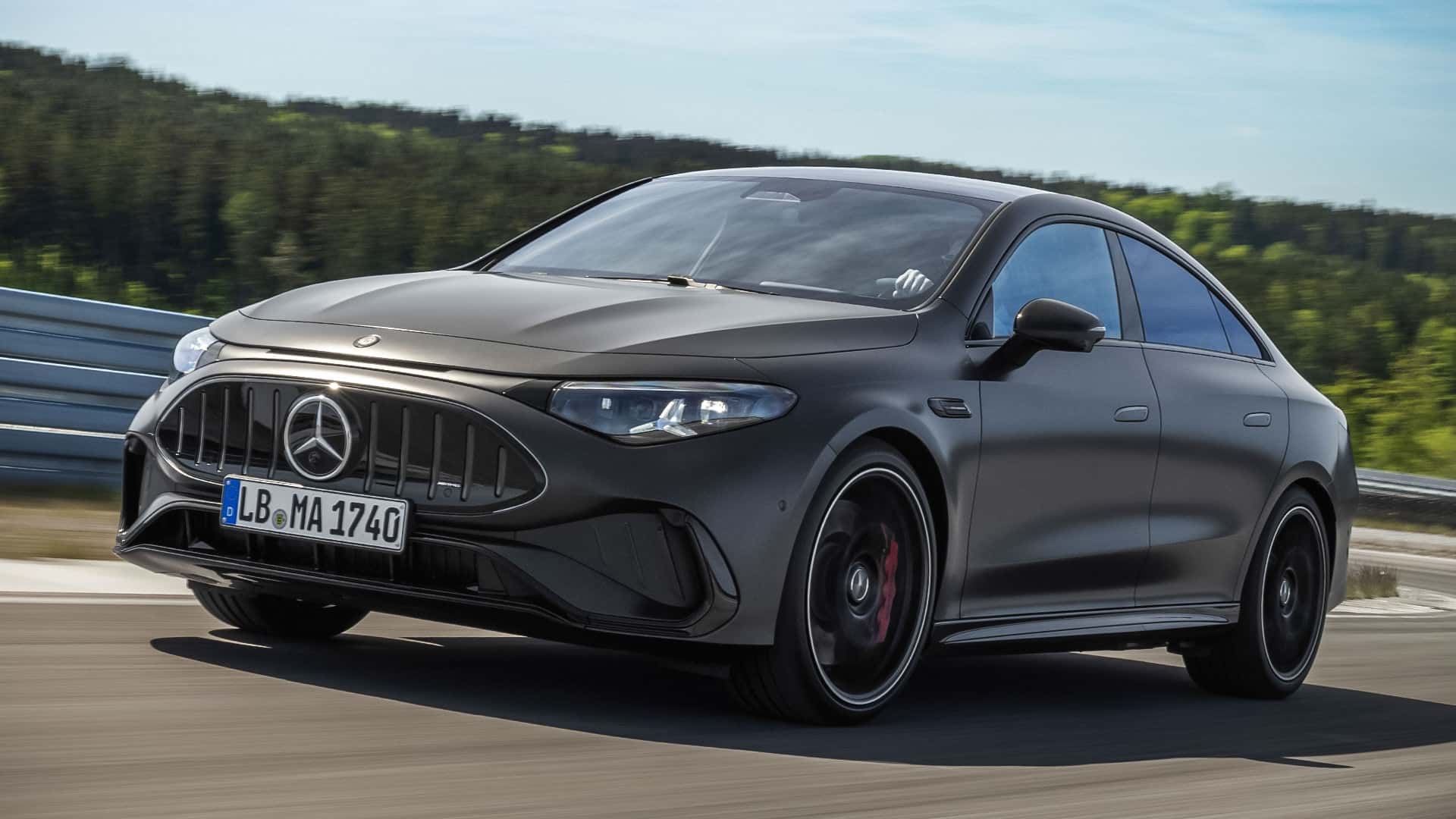 Mercedes-AMG CLA 45 tái xuất bằng động cơ điện - Ảnh 1.