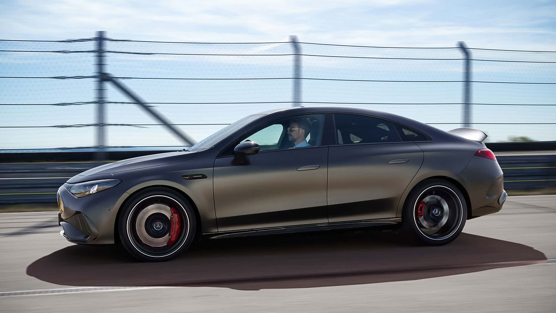 Mercedes-AMG CLA 45 tái xuất bằng động cơ điện - Ảnh 8.
