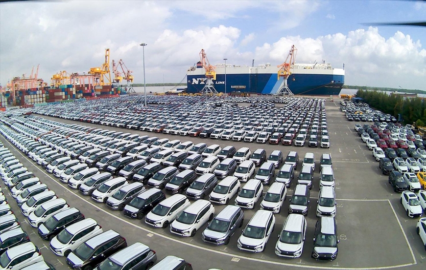 Xe nhập khẩu kéo thị trường ô tô tháng 6 - Ảnh 1.