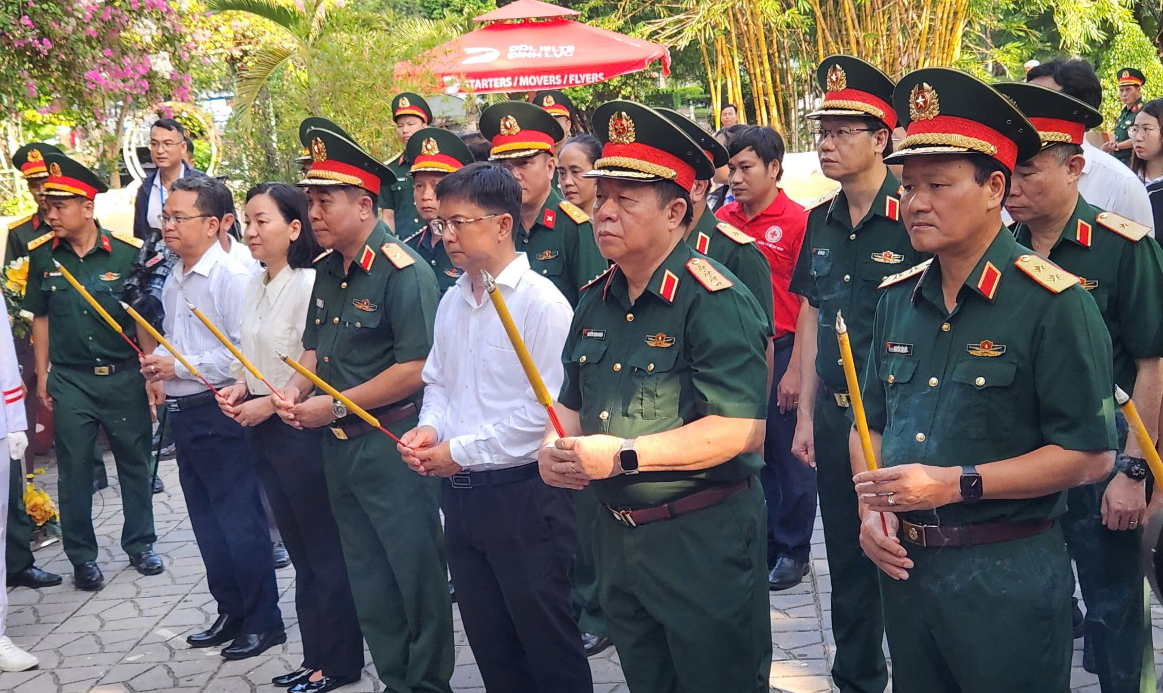 Đại tướng Nguyễn Trọng Nghĩa xúc động khi kiểm tra công tác quy tập hài cốt liệt sĩ - Ảnh 11.