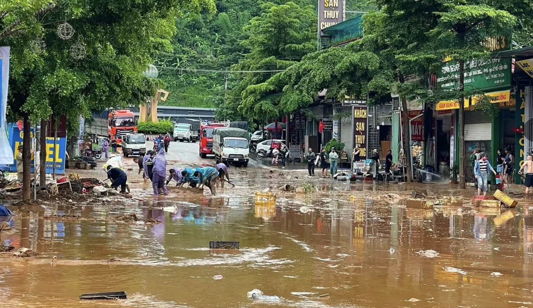 Sơn La mưa lớn g&acirc;y ngập &uacute;ng nhiều nơi, phương tiện đi lại kh&oacute; khăn - Ảnh 2.