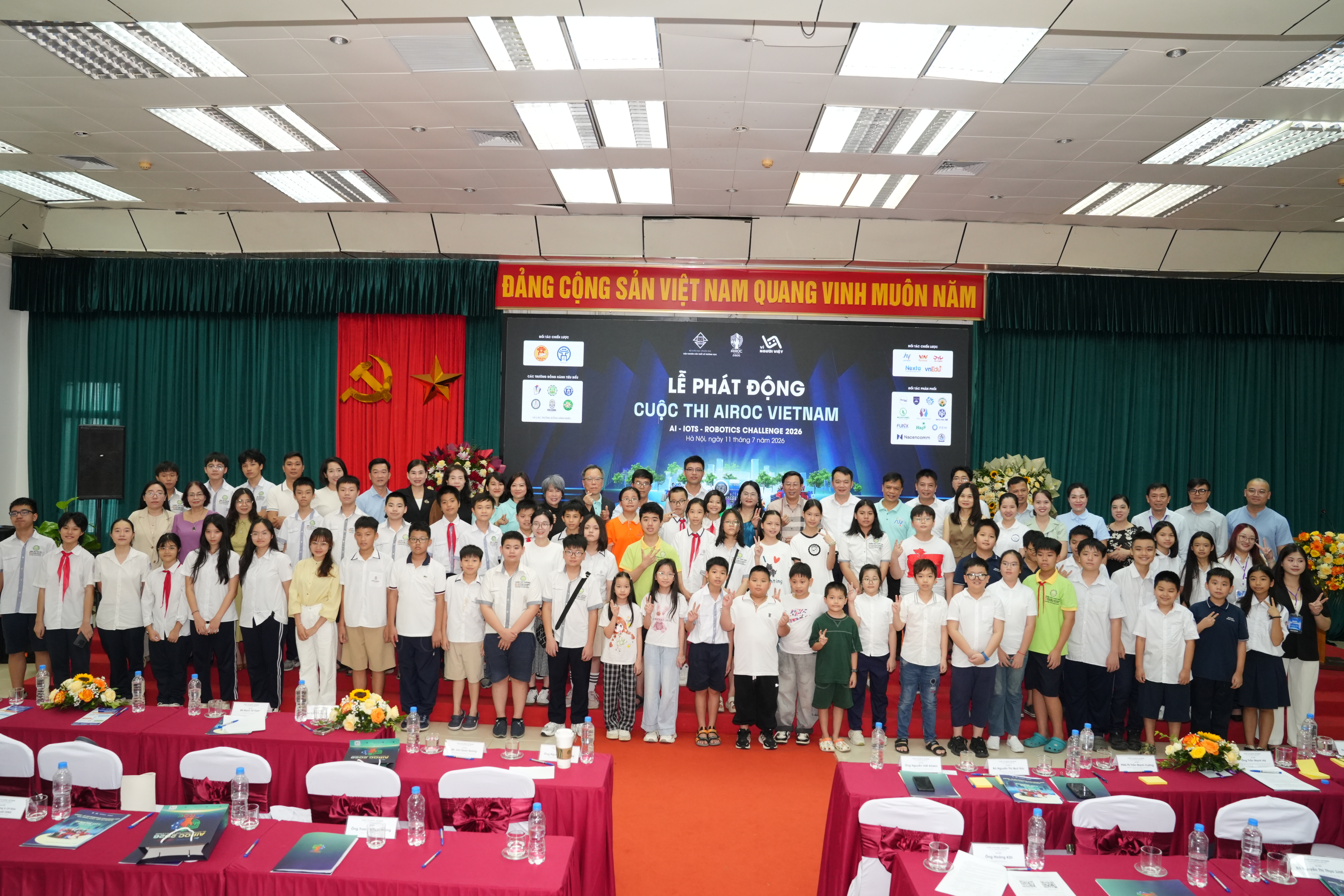 AIROC 2026: Học sinh Việt giải b&agrave;i to&aacute;n đ&ocirc; thị bằng AI v&agrave; robot - Ảnh 1.