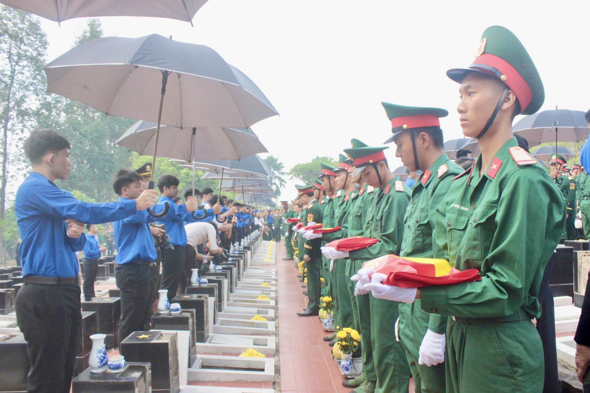 63 anh h&ugrave;ng liệt sĩ trở về y&ecirc;n nghỉ trong l&ograve;ng đất mẹ tại Đồng Nai - Ảnh 5.