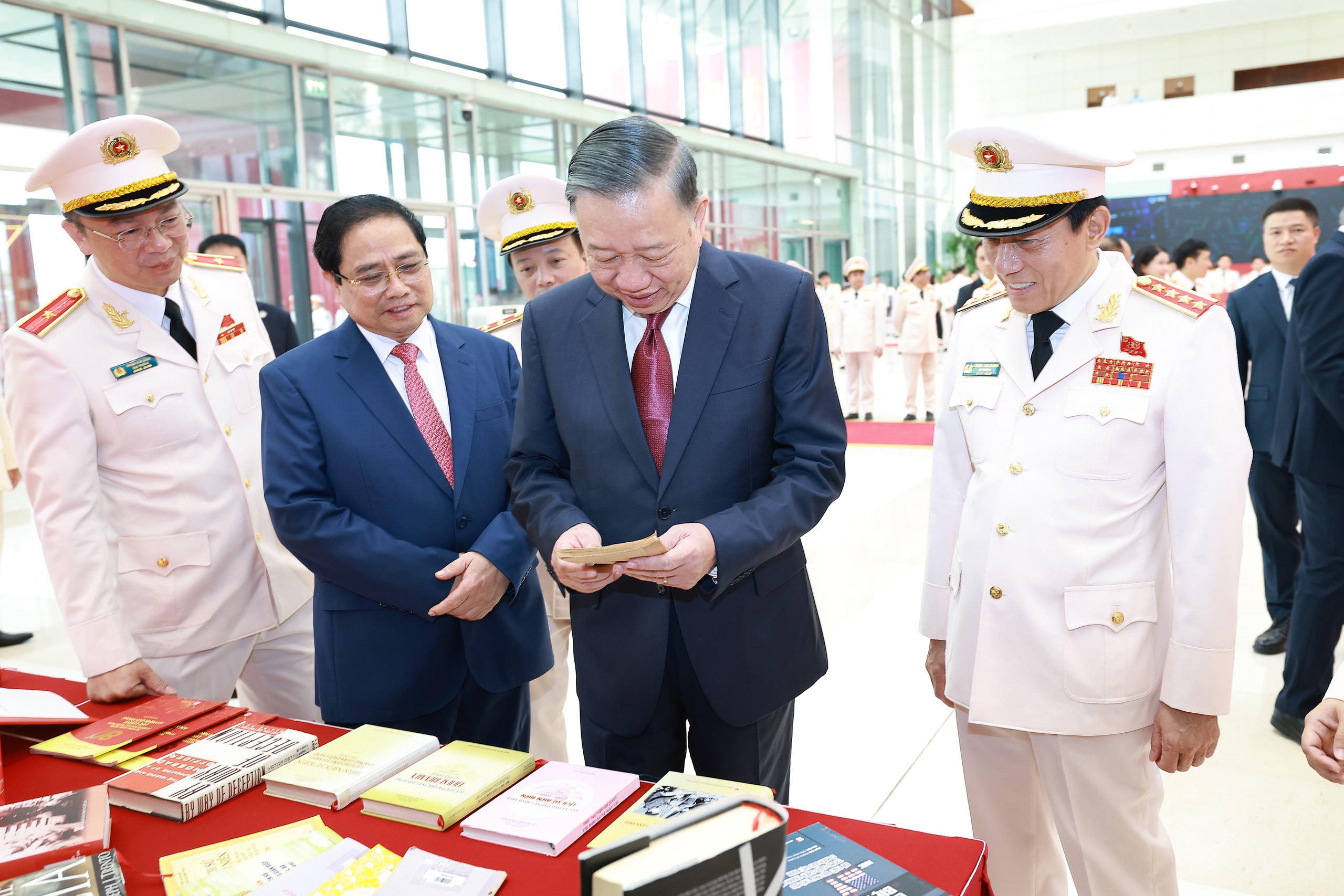 Tổng Bí thư, Chủ tịch nước dự kỷ niệm 80 năm Ngày truyền thống lực lượng An ninh nhân dân - Ảnh 6.