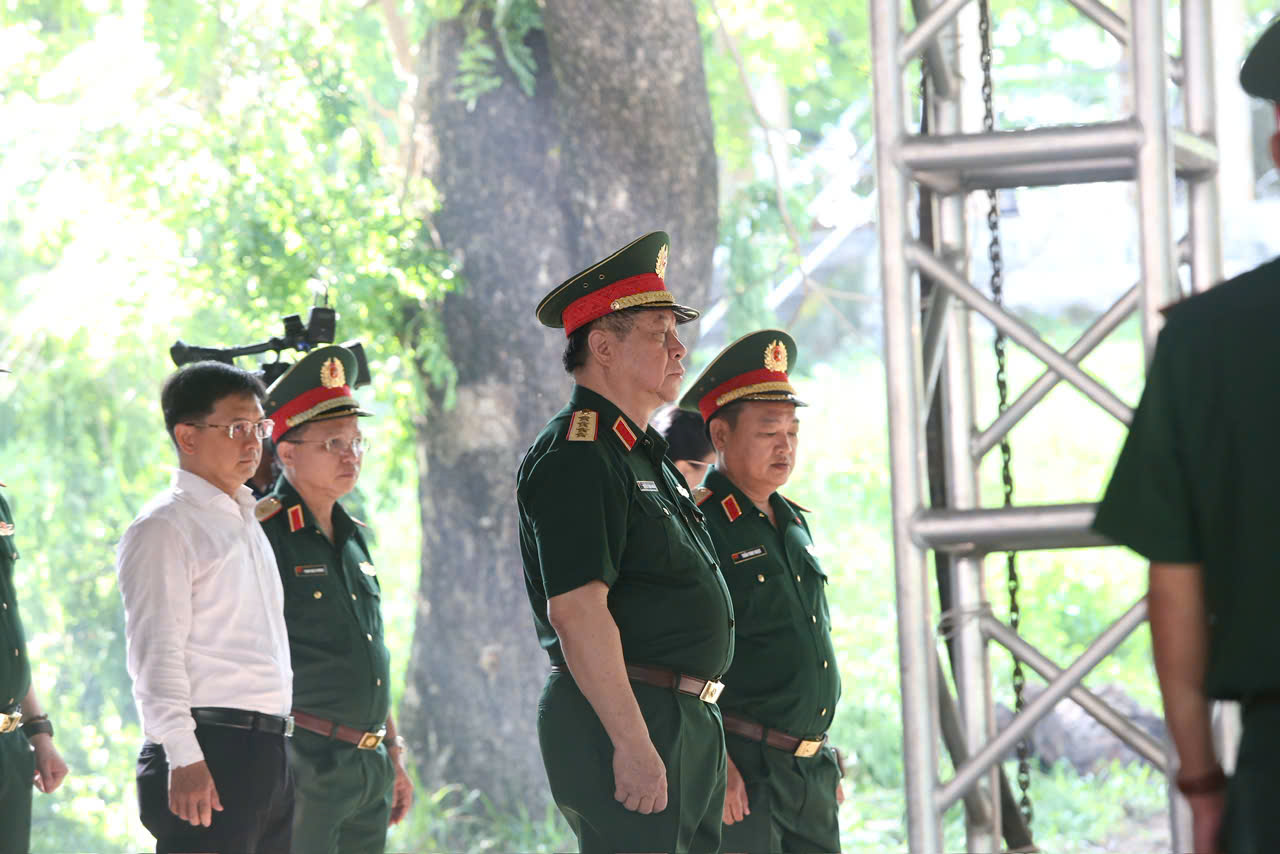 Đại tướng Nguyễn Trọng Nghĩa xúc động khi kiểm tra công tác quy tập hài cốt liệt sĩ - Ảnh 9.