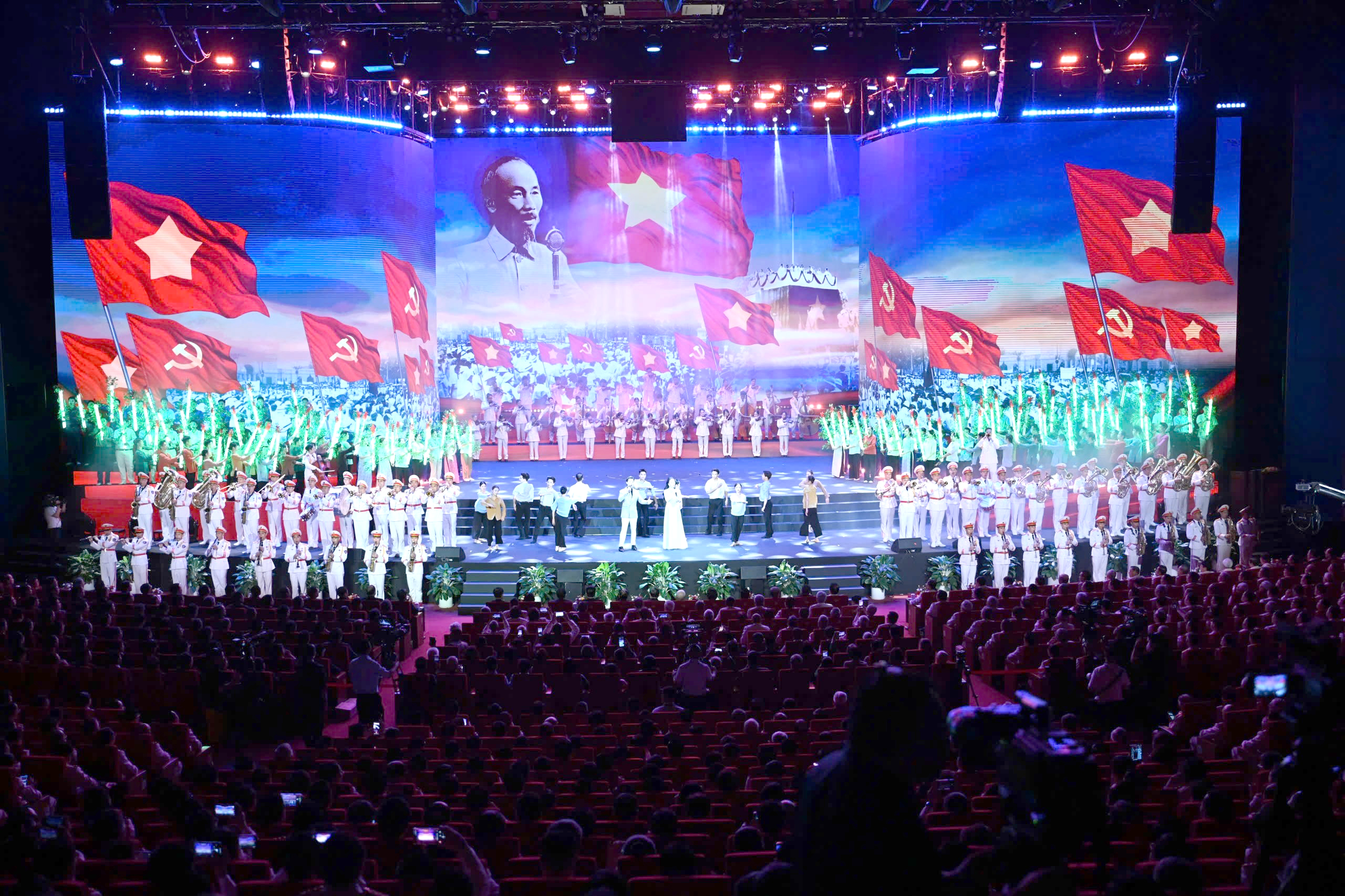 Tổng Bí thư, Chủ tịch nước dự kỷ niệm 80 năm Ngày truyền thống lực lượng An ninh nhân dân - Ảnh 10.