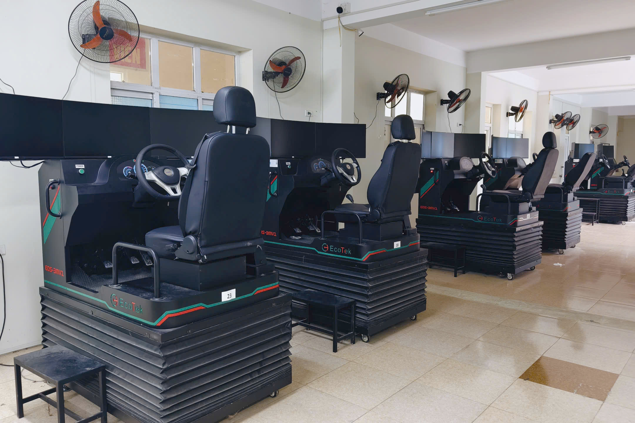 S&aacute;t hạch l&aacute;i xe thế n&agrave;o sau hơn 10 ng&agrave;y bỏ phần thi m&ocirc; phỏng tr&ecirc;n m&aacute;y t&iacute;nh? - Ảnh 4.