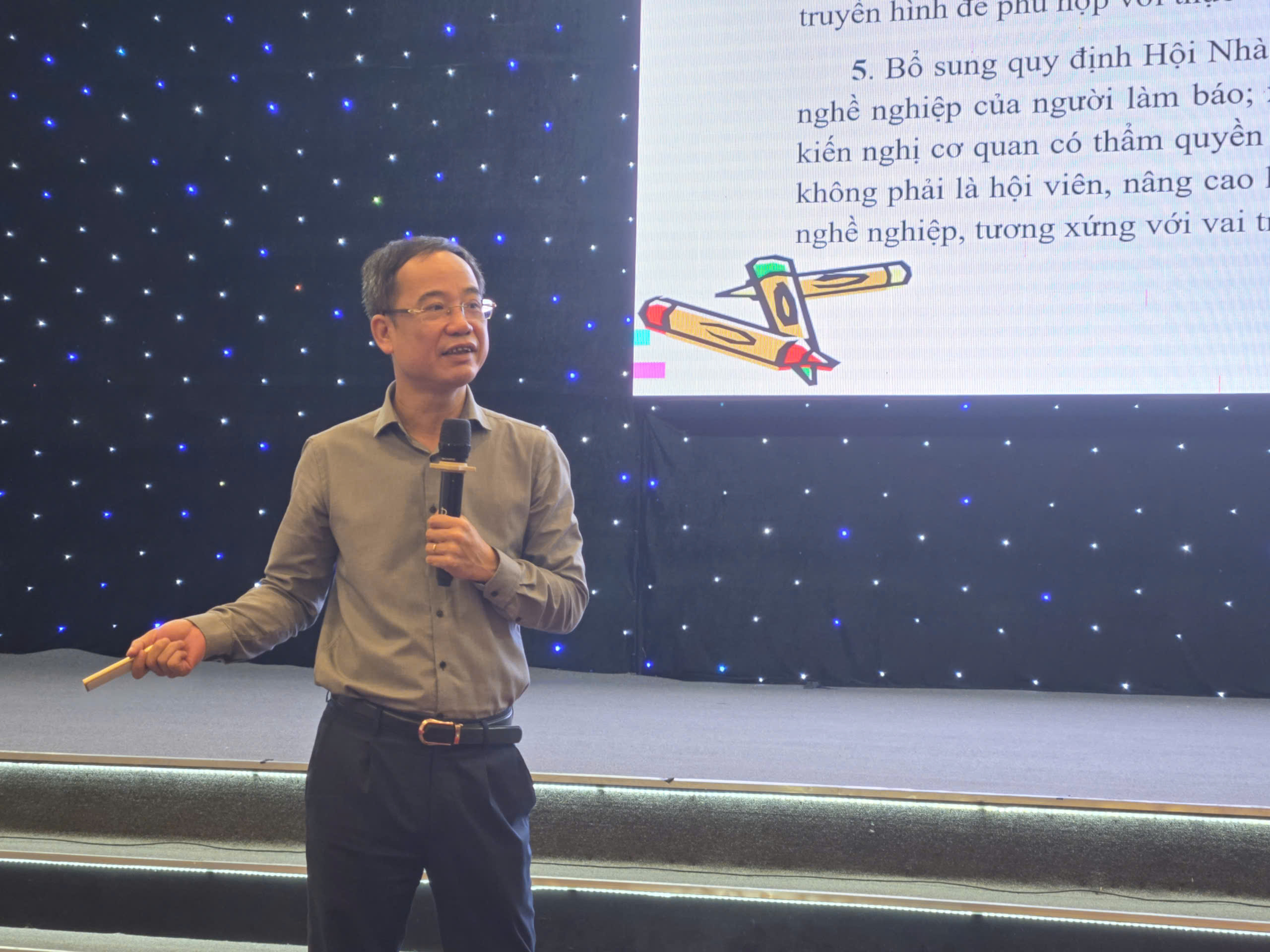 Th&aacute;i Nguy&ecirc;n tập huấn Luật b&aacute;o ch&iacute; 2025: N&acirc;ng cao tr&aacute;ch nhiệm người ph&aacute;t ng&ocirc;n - Ảnh 4.