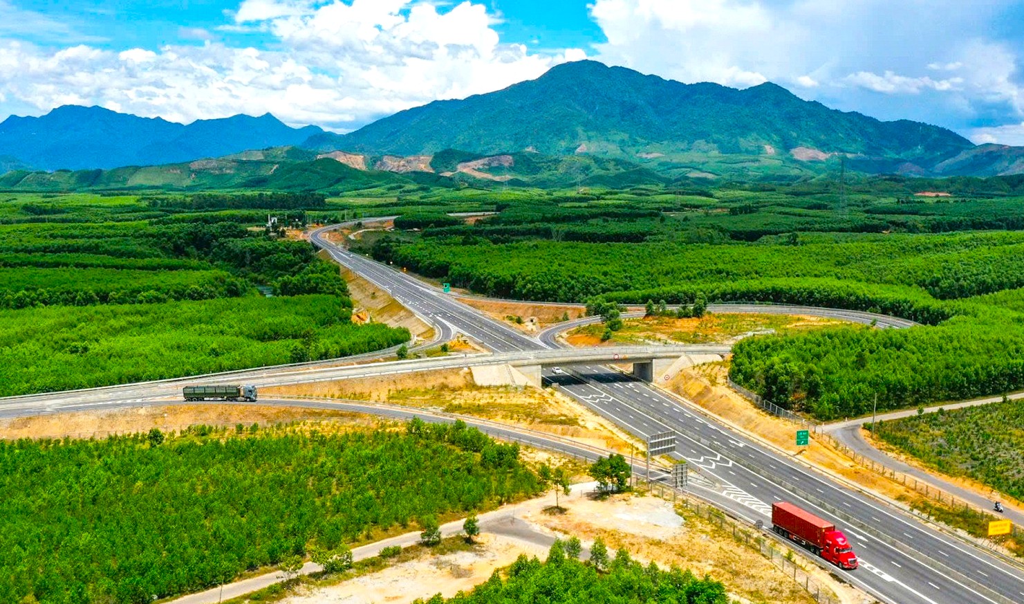 Ch&iacute;nh thức bổ sung 5 tuyến cao tốc mới v&agrave;o quy hoạch đường bộ - Ảnh 1.