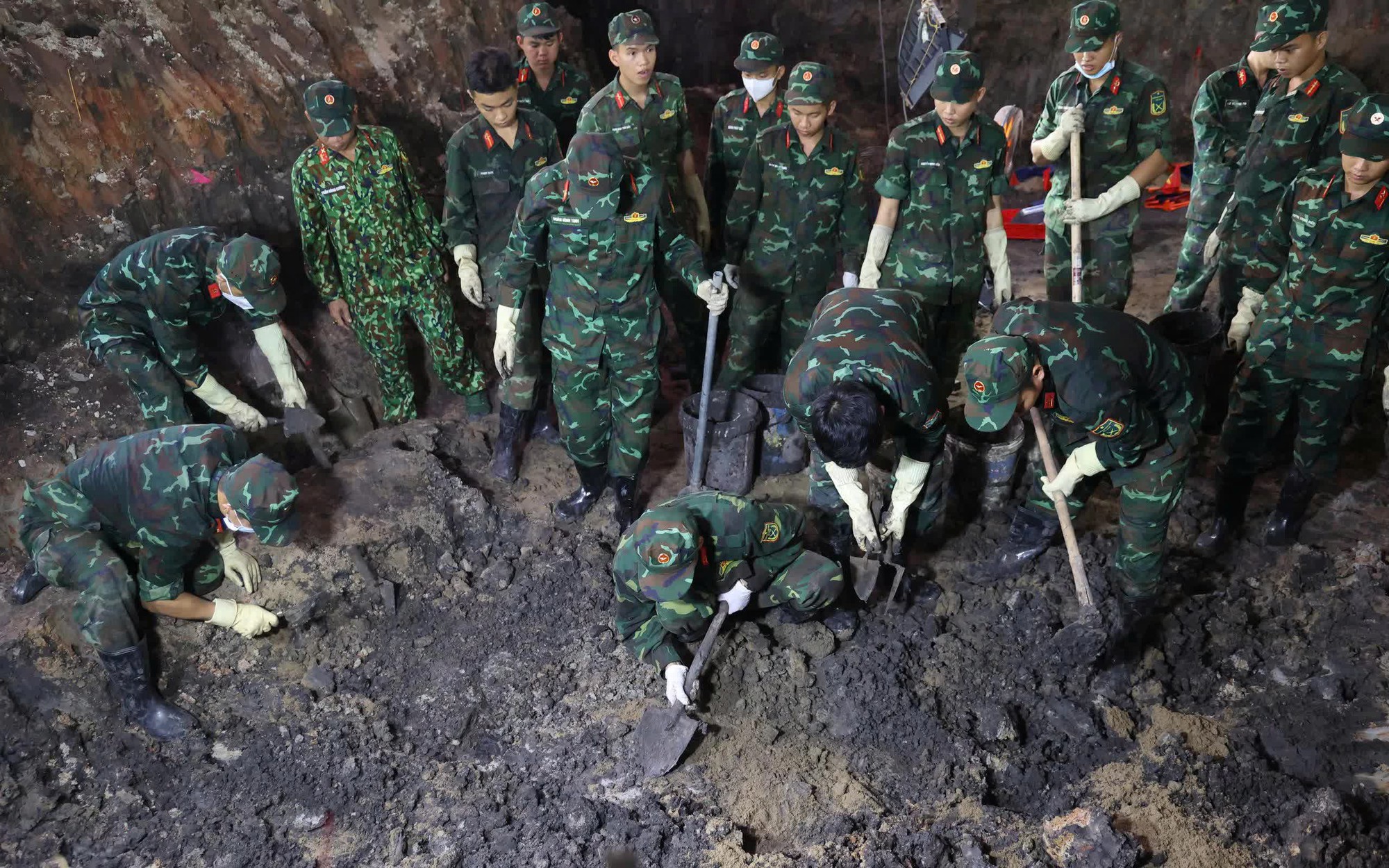 TP.HCM: Tìm thấy gần 100 bộ hài cốt liệt sĩ tại Công viên Lê Thị Riêng - Ảnh 2.