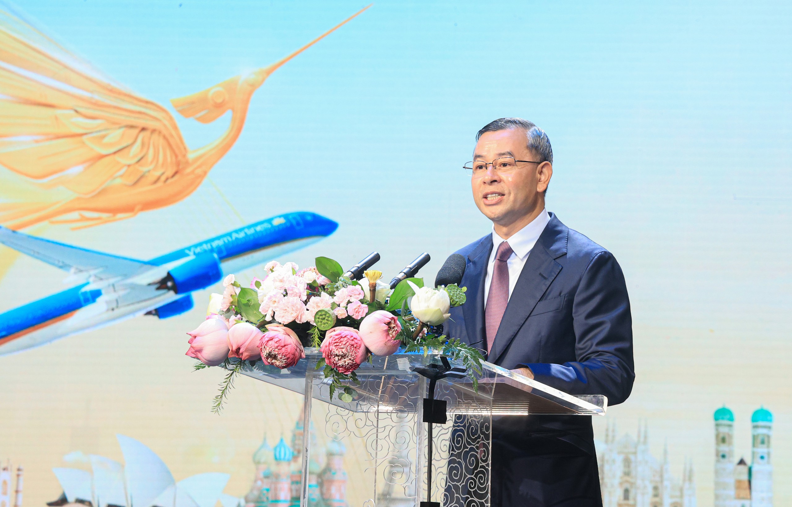 Vietnam Airlines đ&oacute;n nhận Hu&acirc;n chương Lao động hạng Ba v&agrave; Bằng khen của Thủ tướng - Ảnh 4.