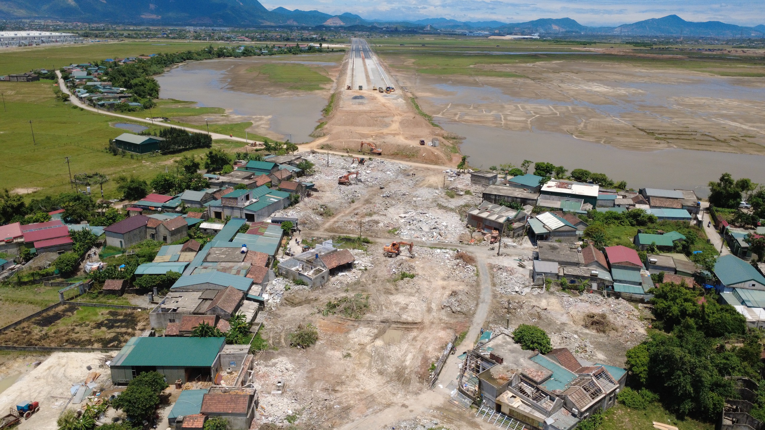 Đường bộ tại Vũng &Aacute;ng 2026: Tăng cường kết nối giao th&ocirc;ng v&agrave; ph&aacute;t triển kinh tế - Ảnh 12.