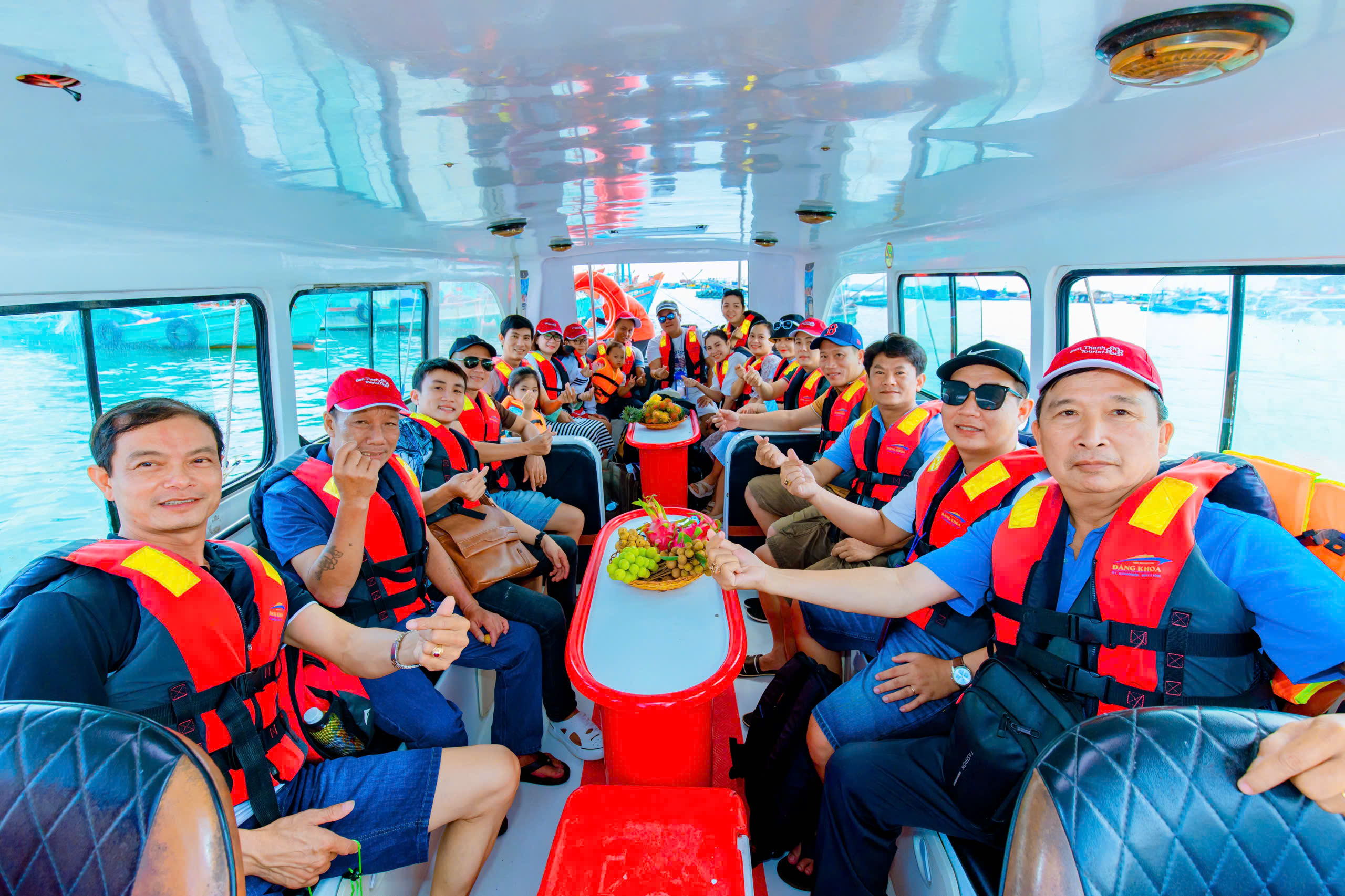 Siết chặt quản lý tàu thuyền từ bờ ra đảo ở An Giang - Ảnh 2.
