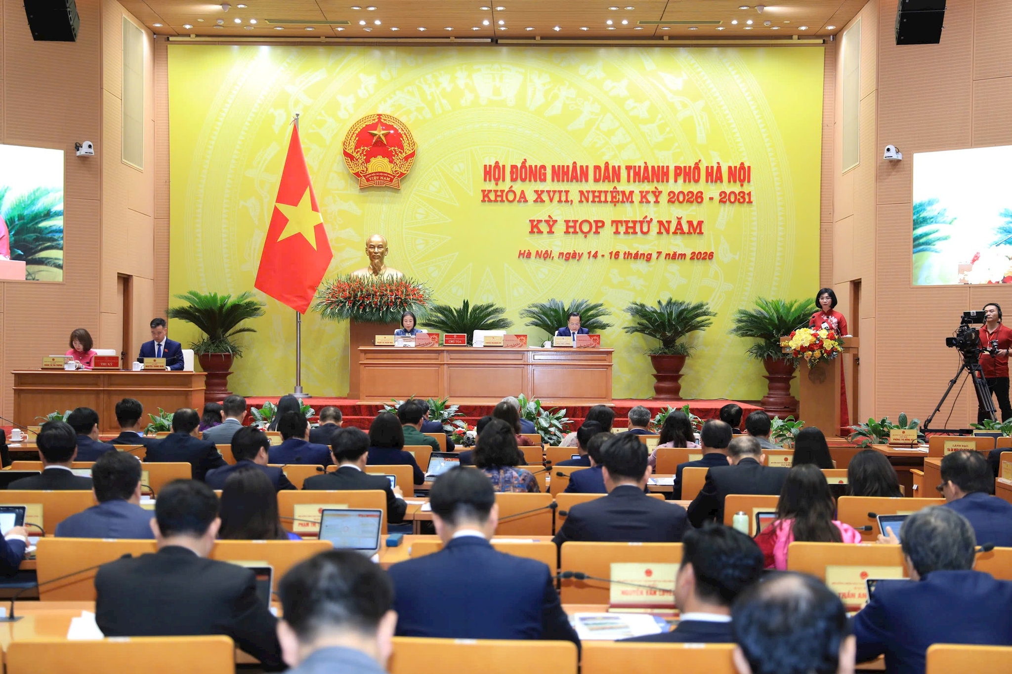 HĐND H&agrave; Nội khai mạc kỳ họp thứ năm, xem x&eacute;t nhiều cơ chế ph&aacute;t triển Thủ đ&ocirc; - Ảnh 1.