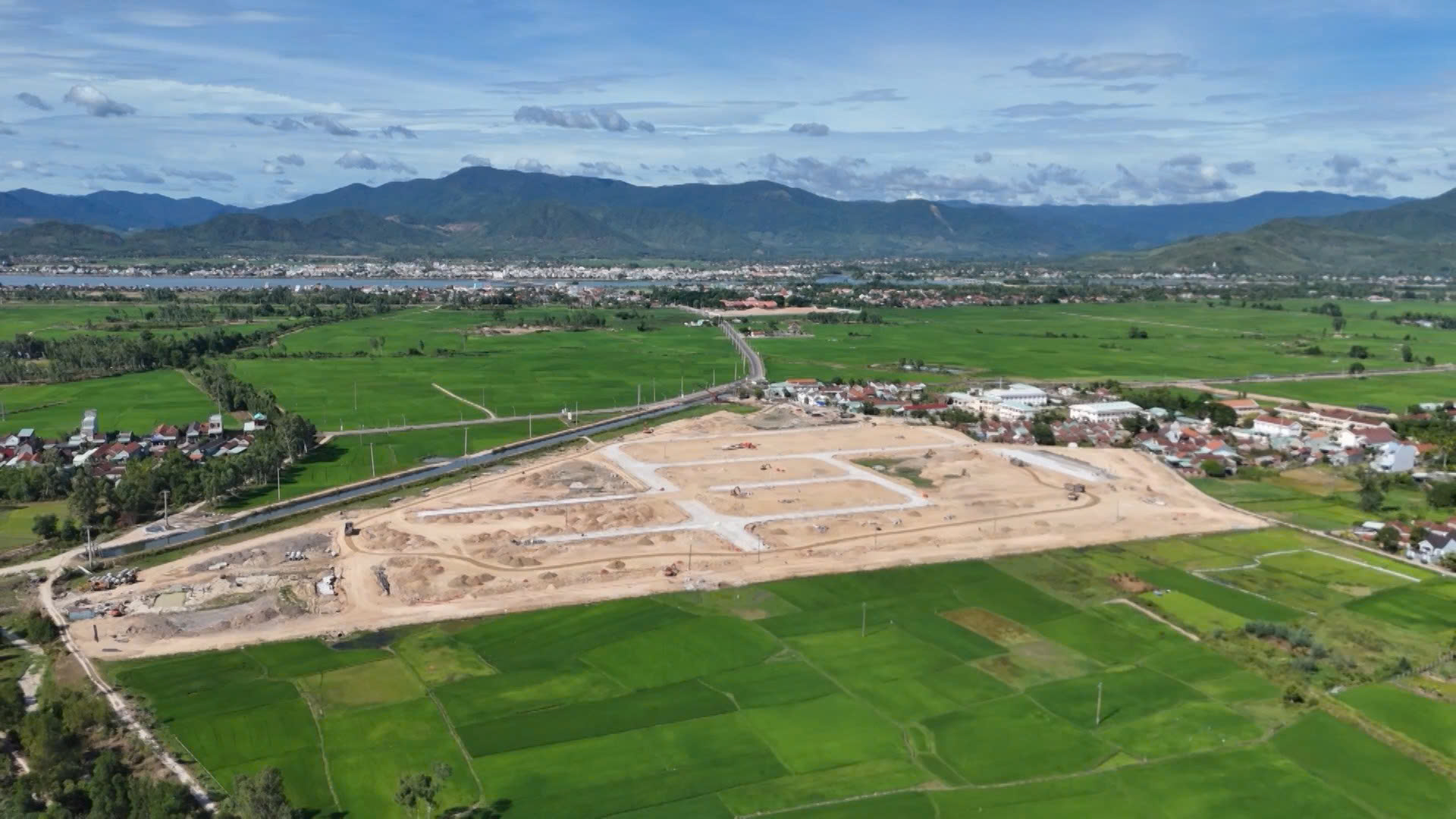 Gia Lai: Tăng tốc hoàn thành các khu tái định cư phục vụ cao tốc Quy Nhơn - Pleiku - Ảnh 1.
