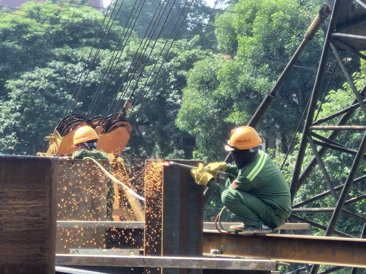 Vượt kh&oacute; bảo đảm tiến độ thi c&ocirc;ng cầu Gia Bảy tại Th&aacute;i Nguy&ecirc;n - Ảnh 16.