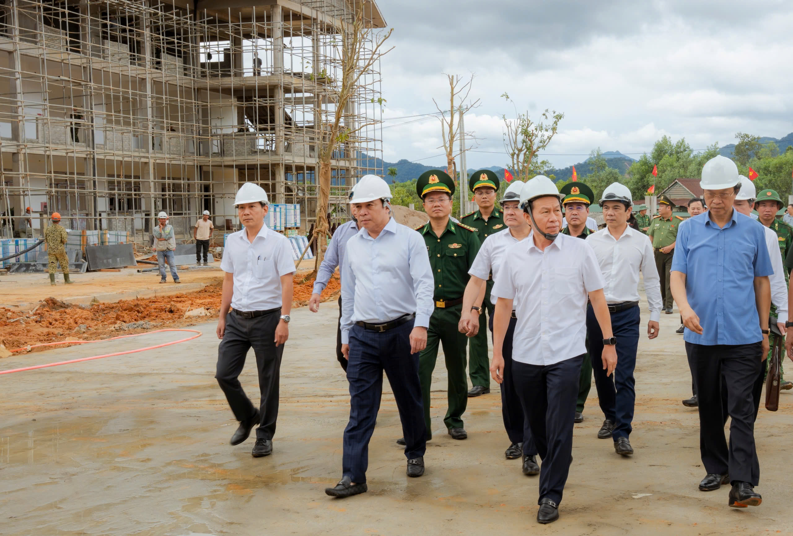 Phó Thủ tướng Lê Tiến Châu kiểm tra tiến độ trường nội trú liên cấp các xã biên giới ở Huế - Ảnh 2.