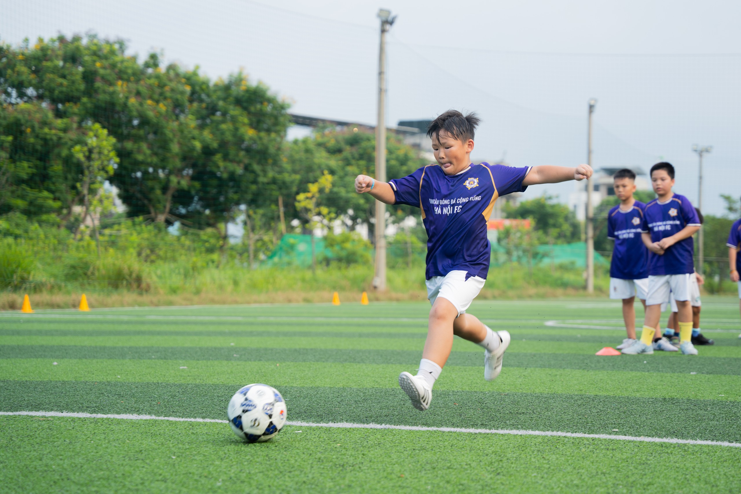 Trung t&acirc;m B&oacute;ng đ&aacute; Cộng đồng H&agrave; Nội FC: Bước khởi đầu từ một cam kết với cử tri - Ảnh 2.